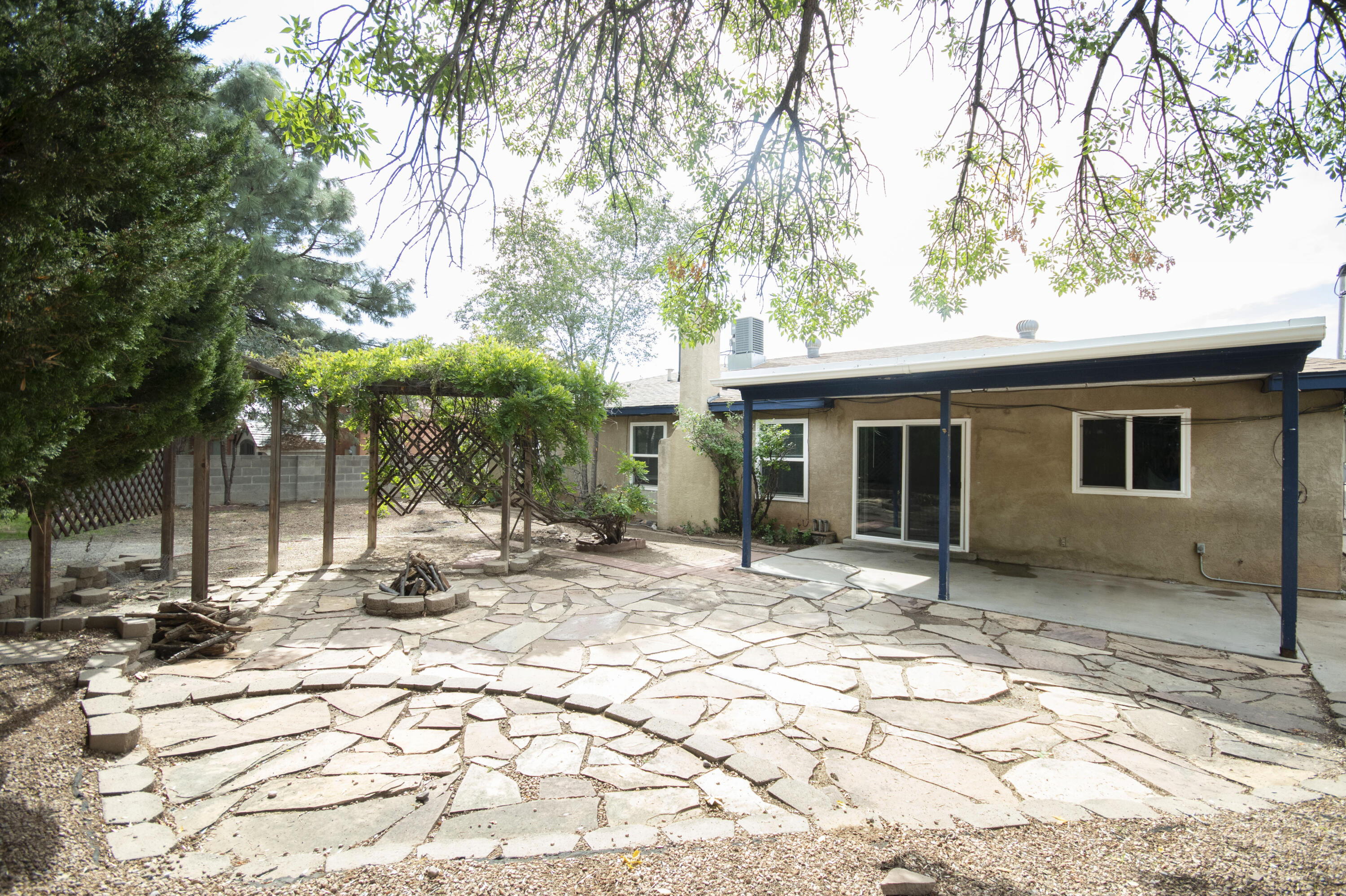 3704 GLORIETA Street NE