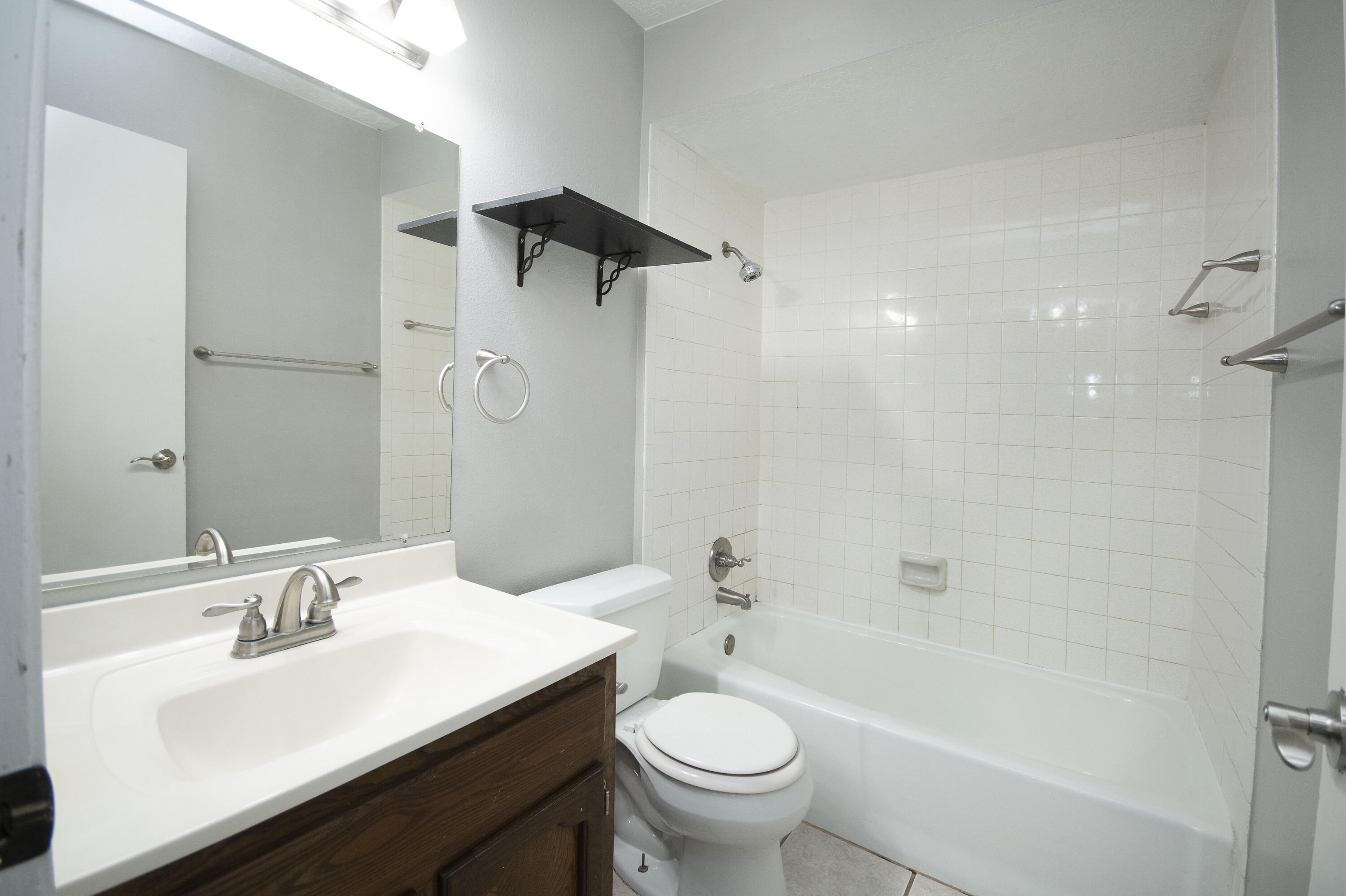 3704 GLORIETA Street NE