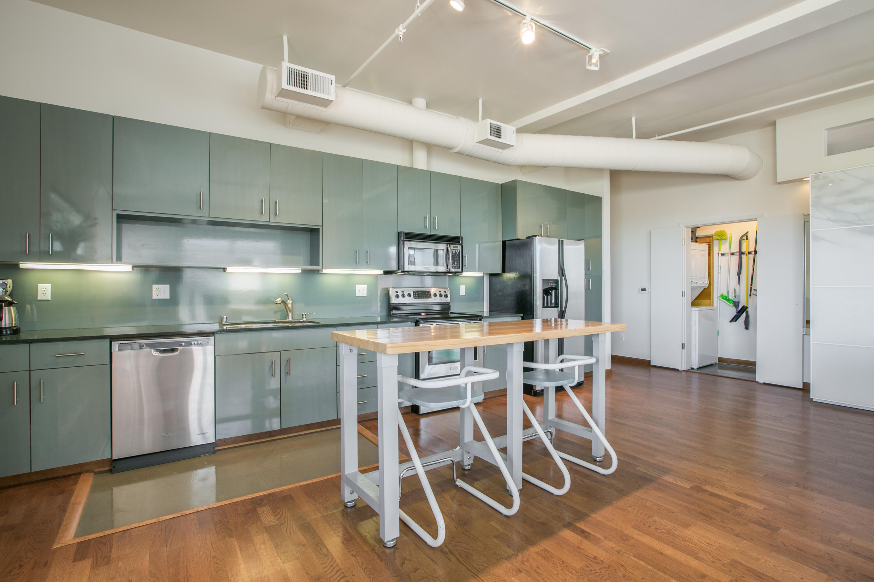 401 Central Avenue NE 301