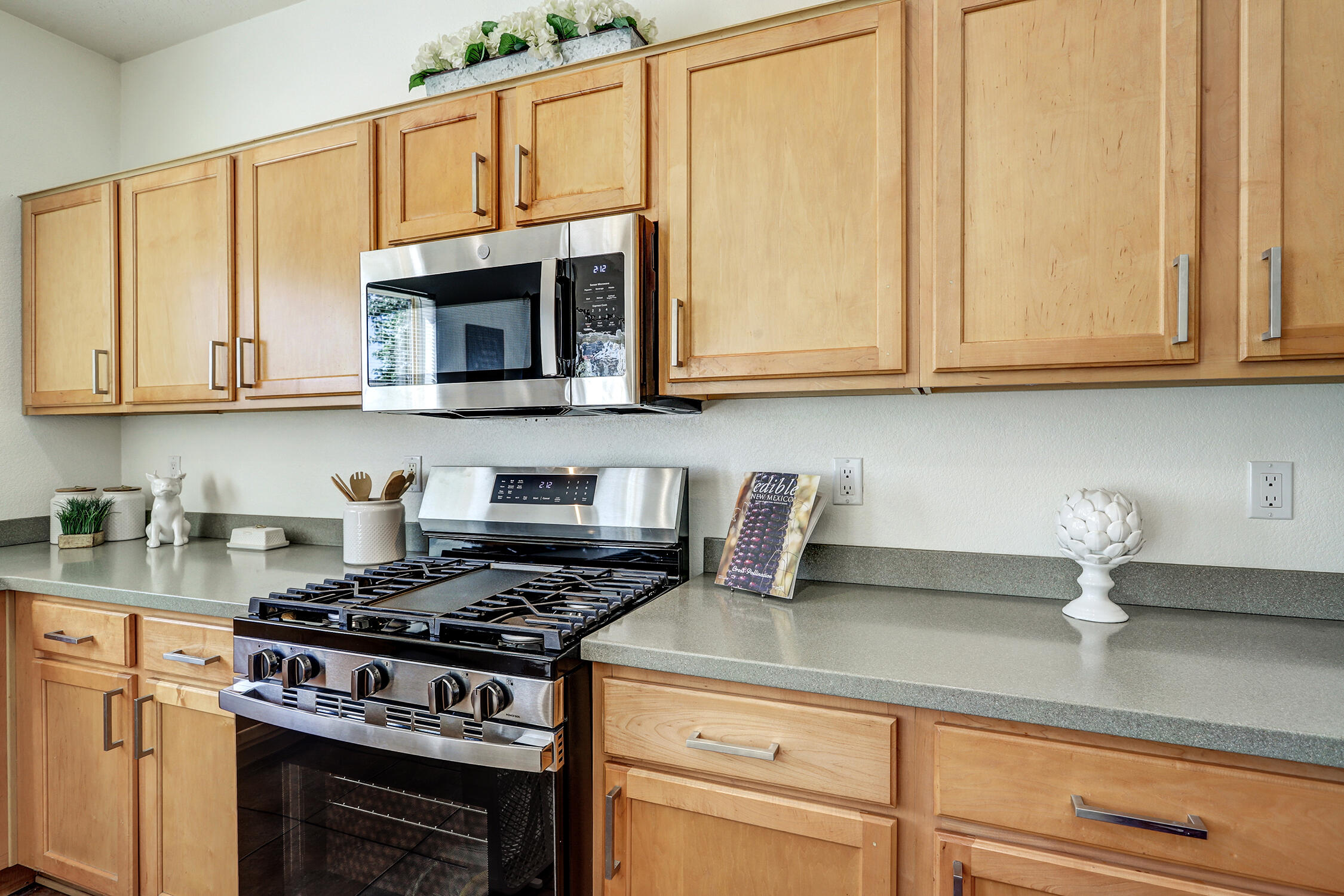 6904 Tree Line Avenue NW