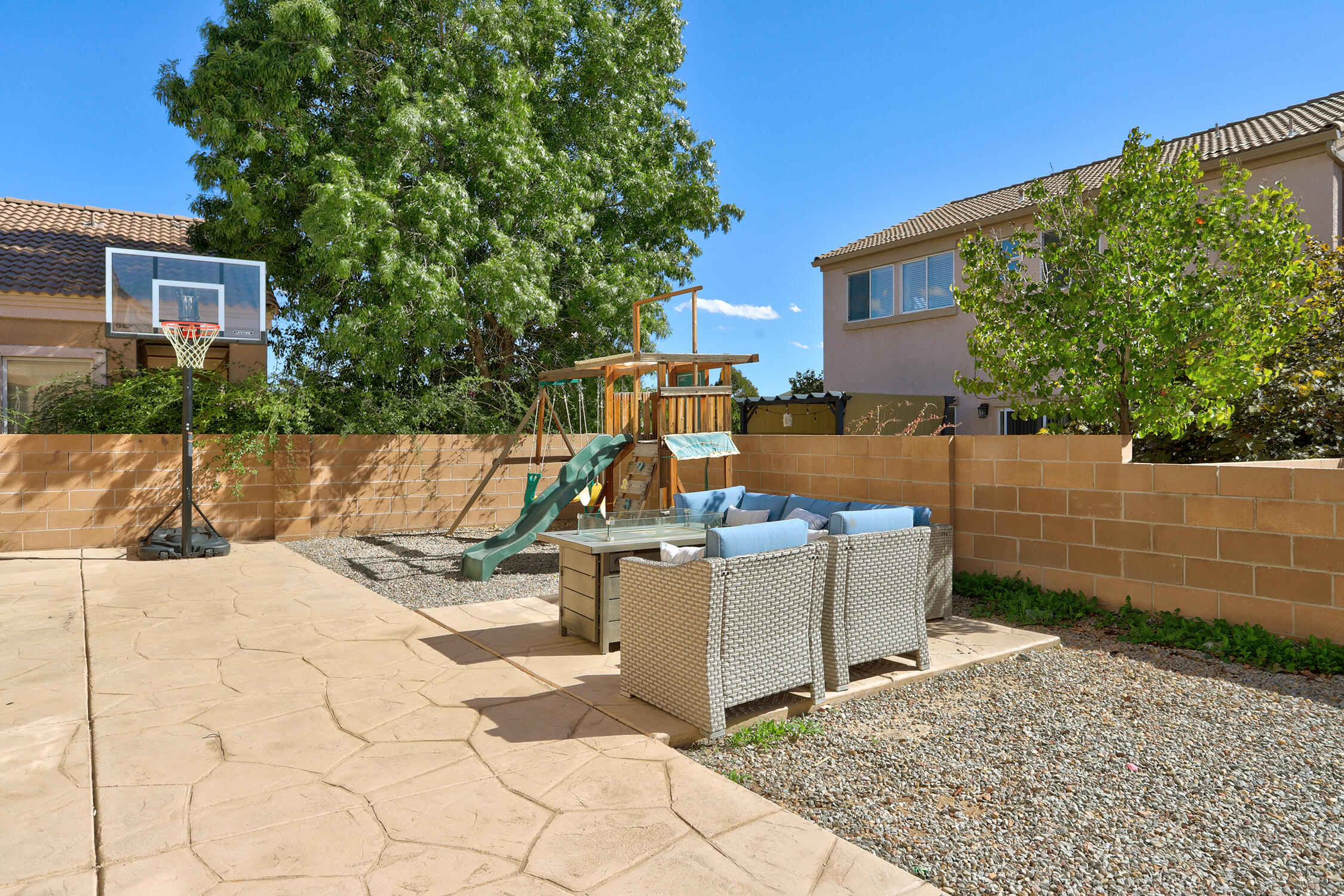 6904 Tree Line Avenue NW