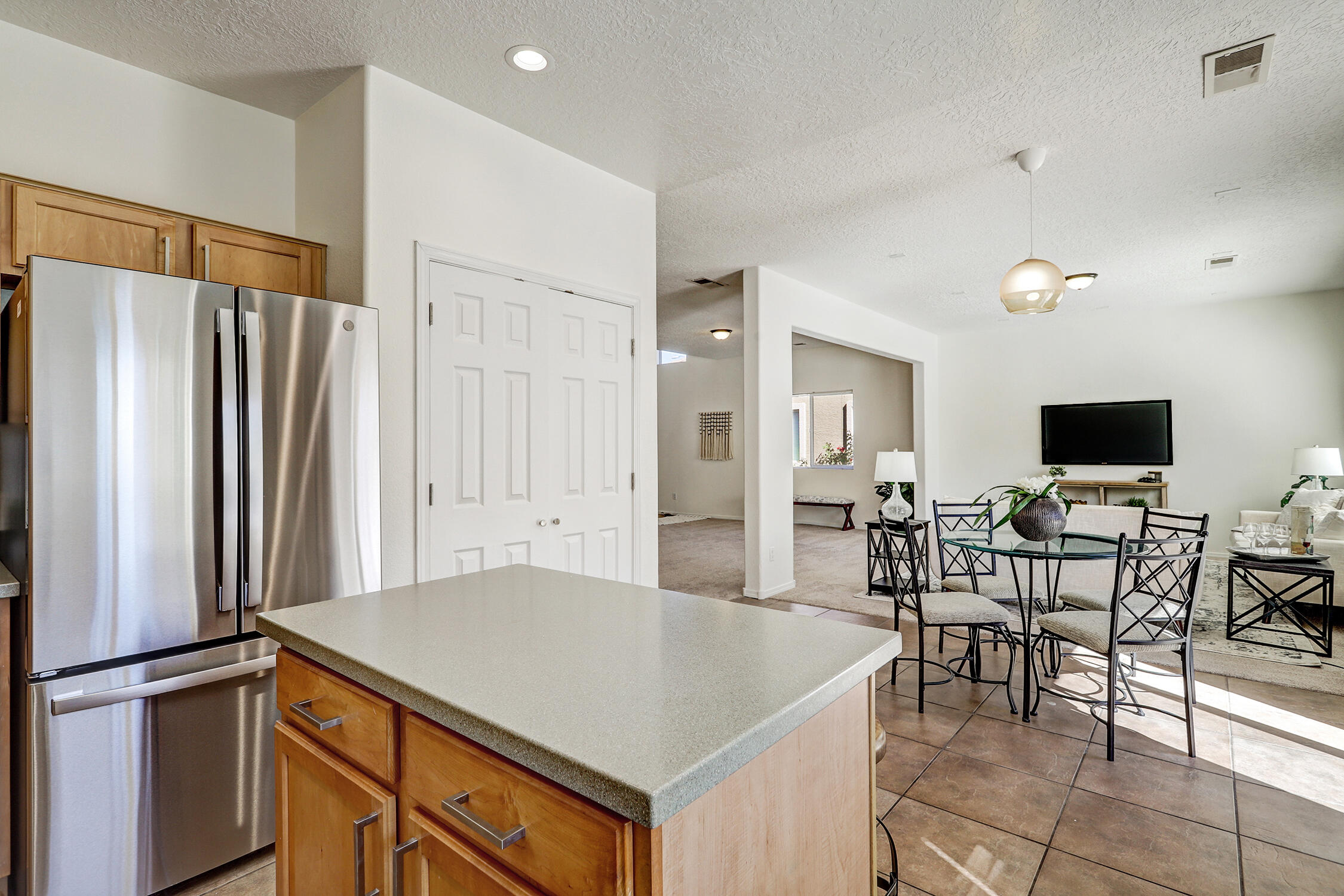 6904 Tree Line Avenue NW