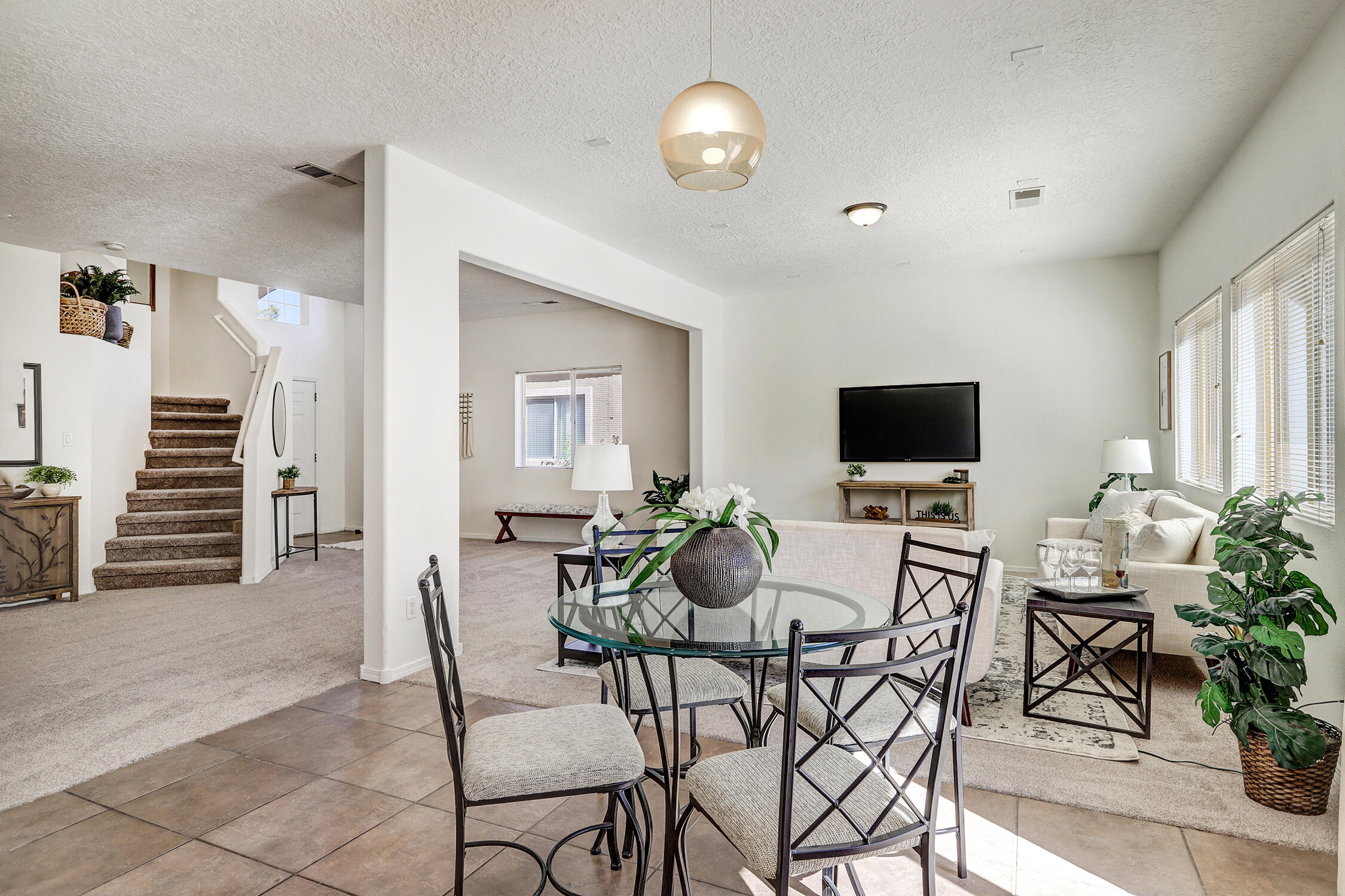 6904 Tree Line Avenue NW