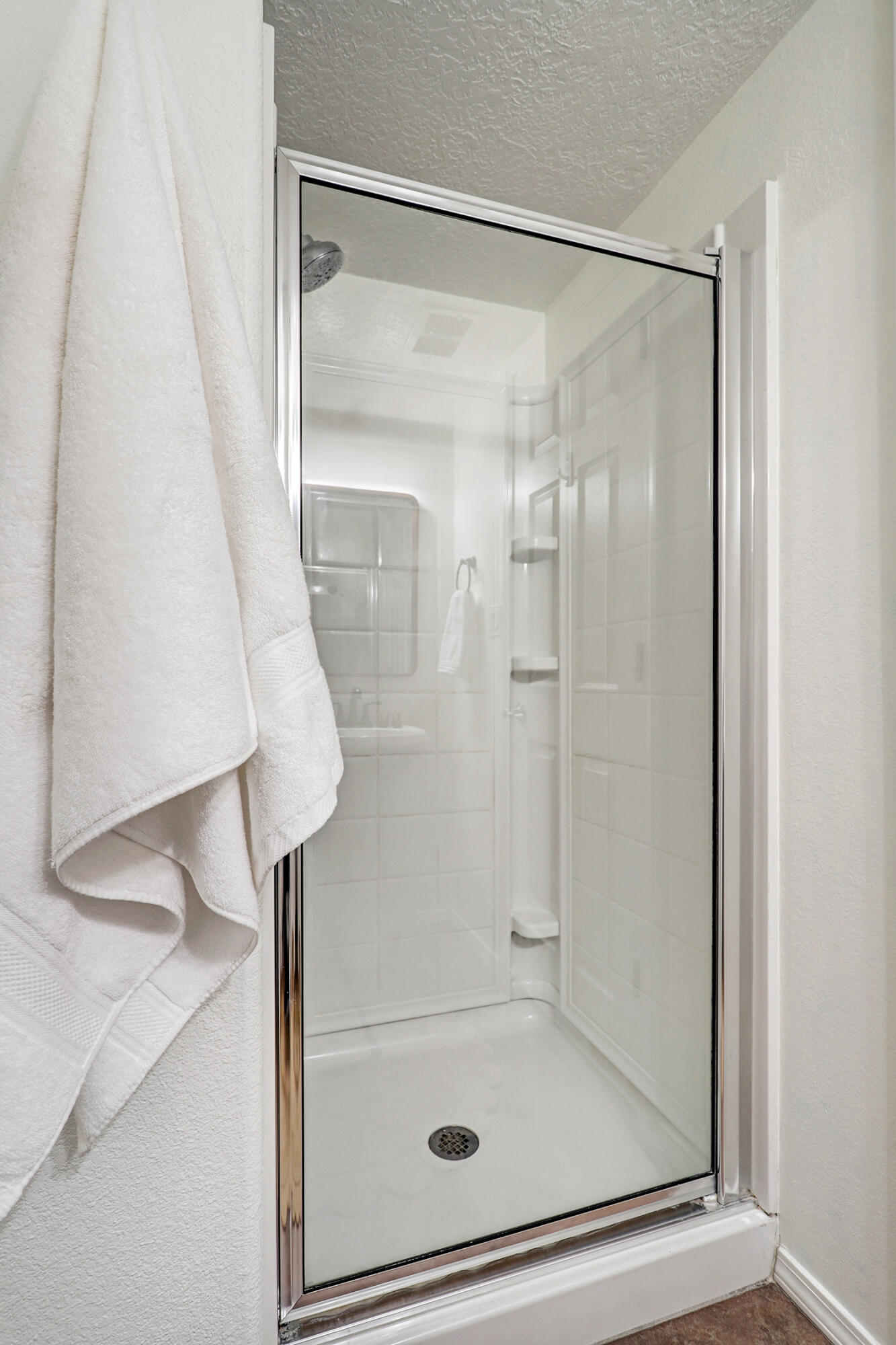 6904 Tree Line Avenue NW