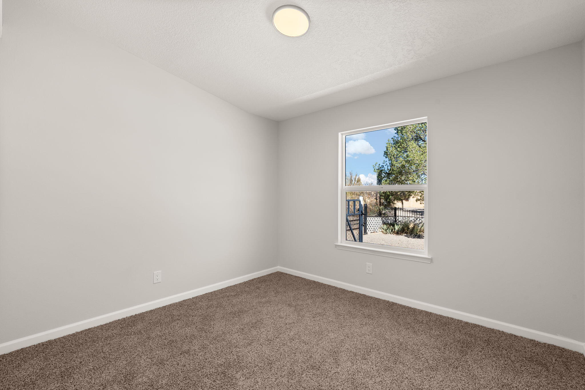 5316 Summer Avenue NE