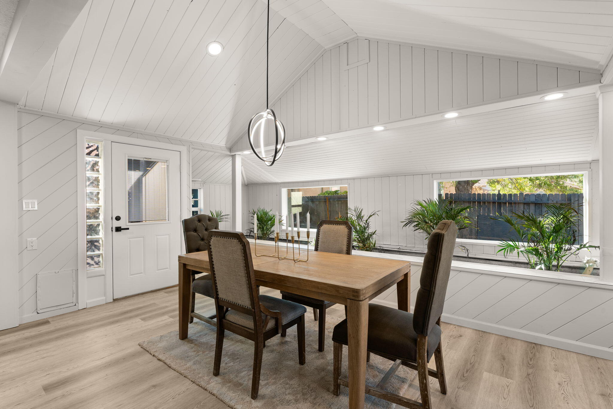 5316 Summer Avenue NE