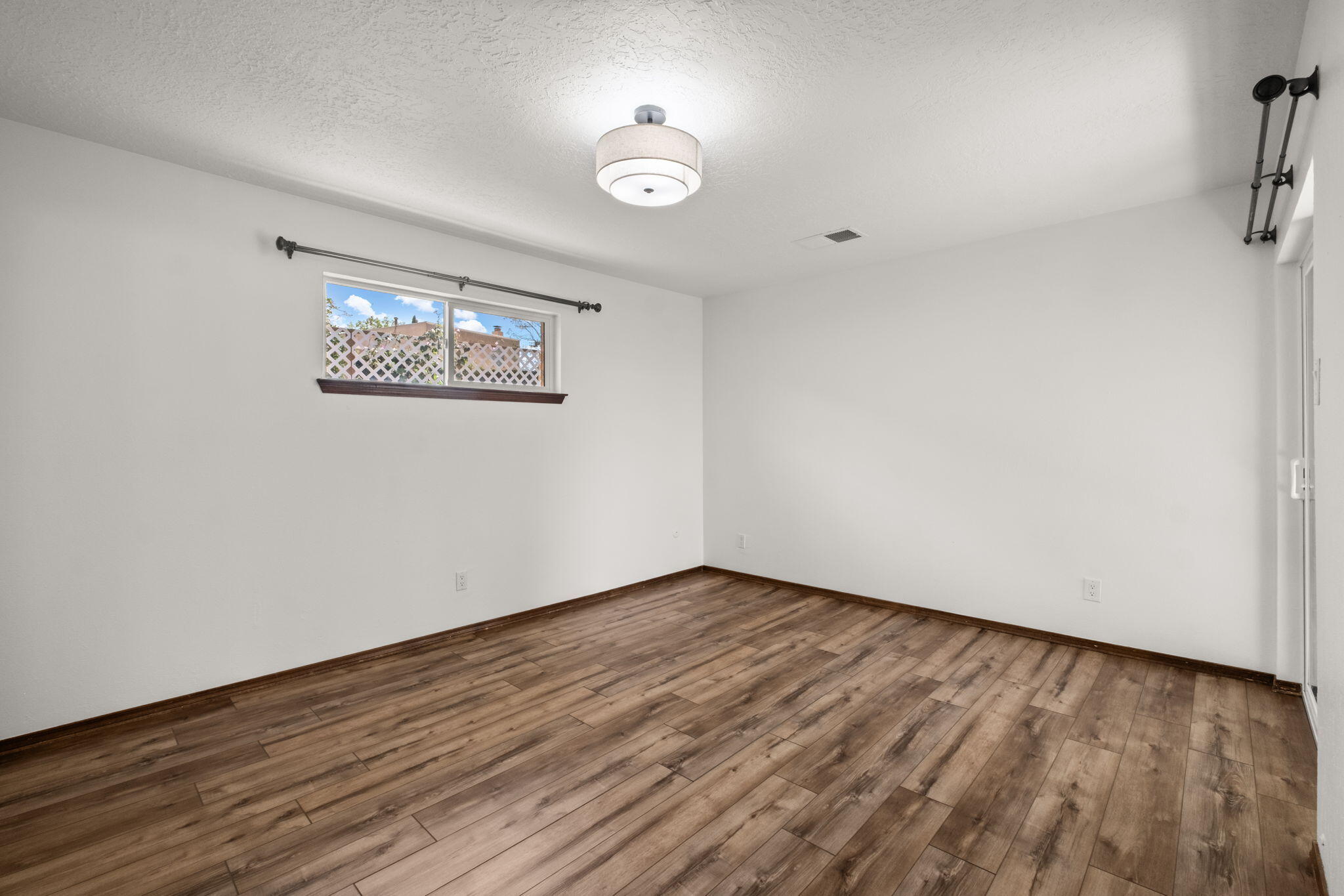 9812 Admiral Dewey Avenue NE