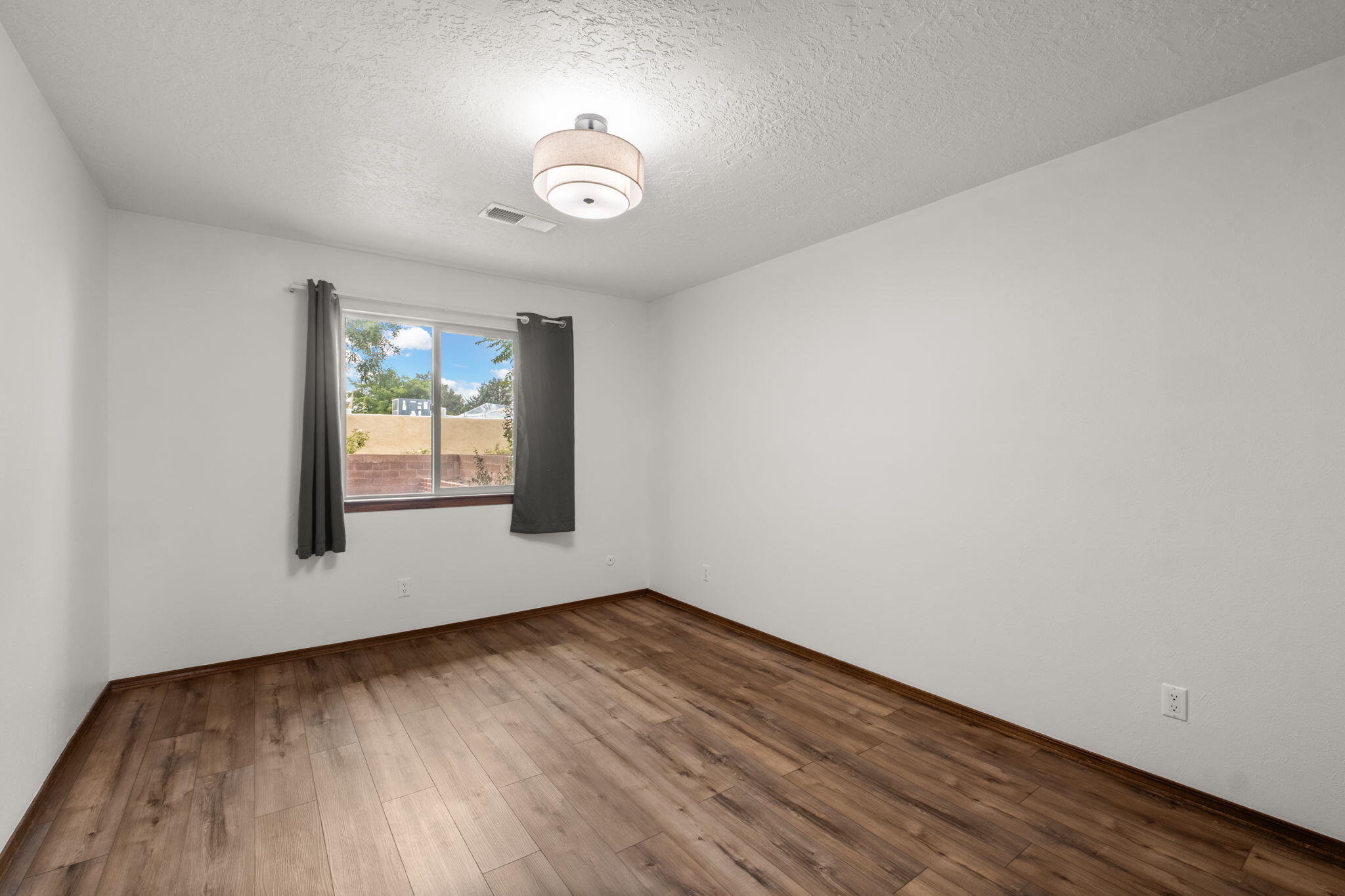 9812 Admiral Dewey Avenue NE