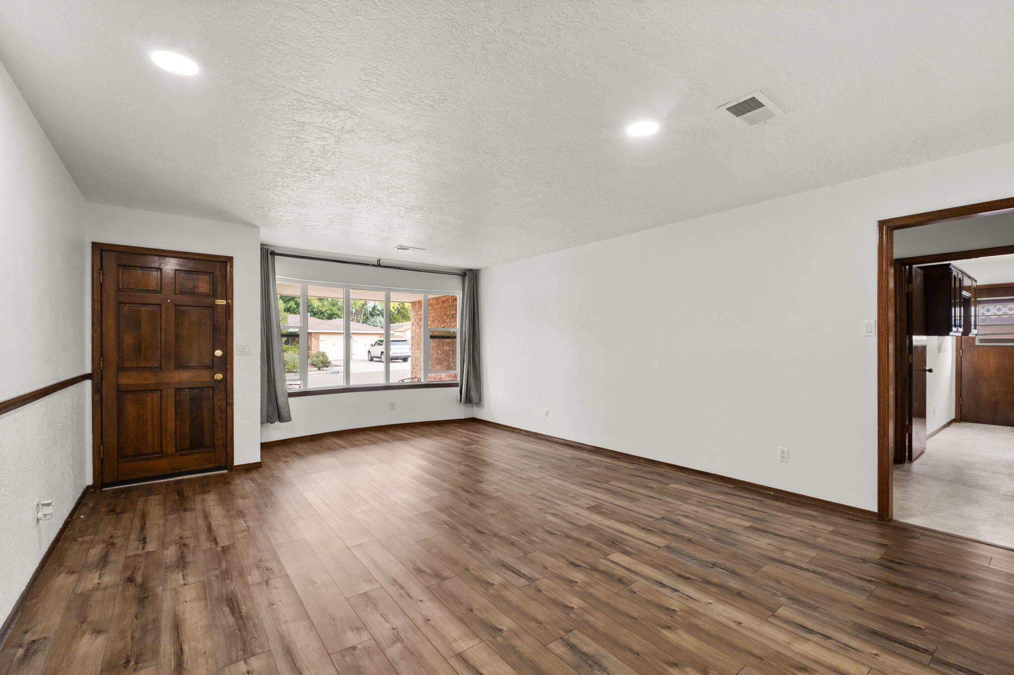 9812 Admiral Dewey Avenue NE