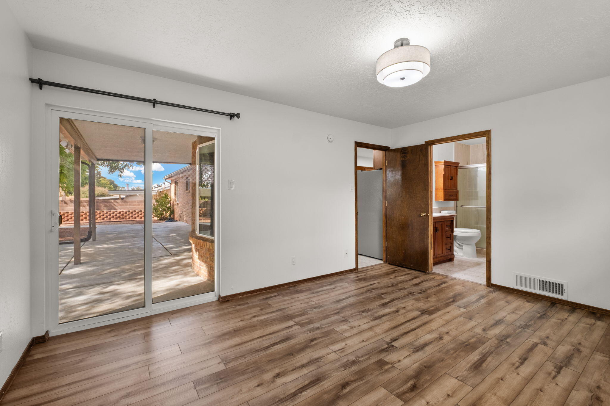 9812 Admiral Dewey Avenue NE