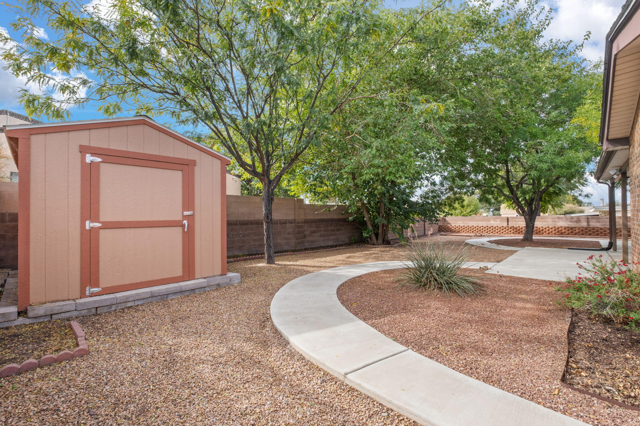 9812 Admiral Dewey Avenue NE