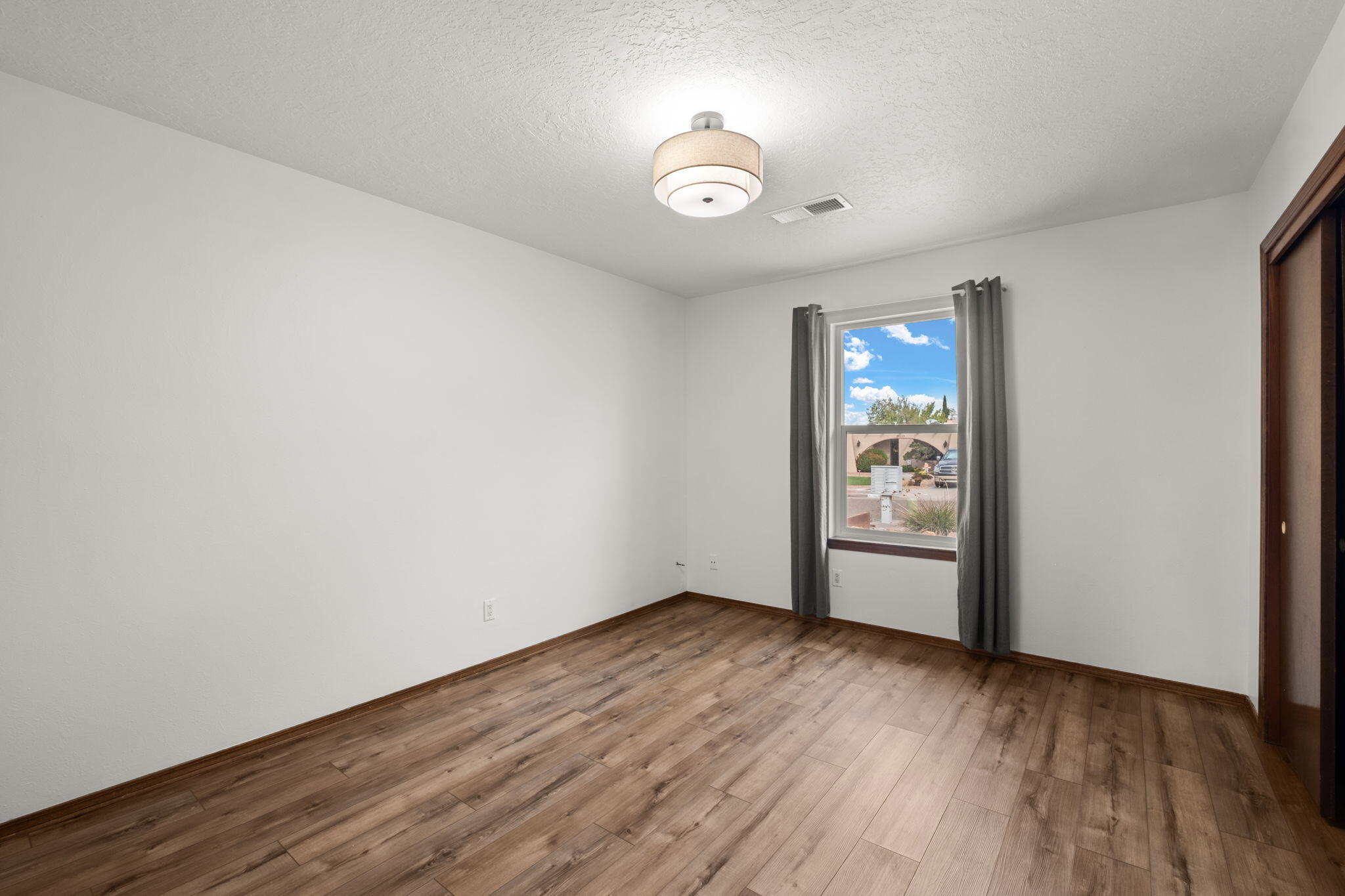 9812 Admiral Dewey Avenue NE