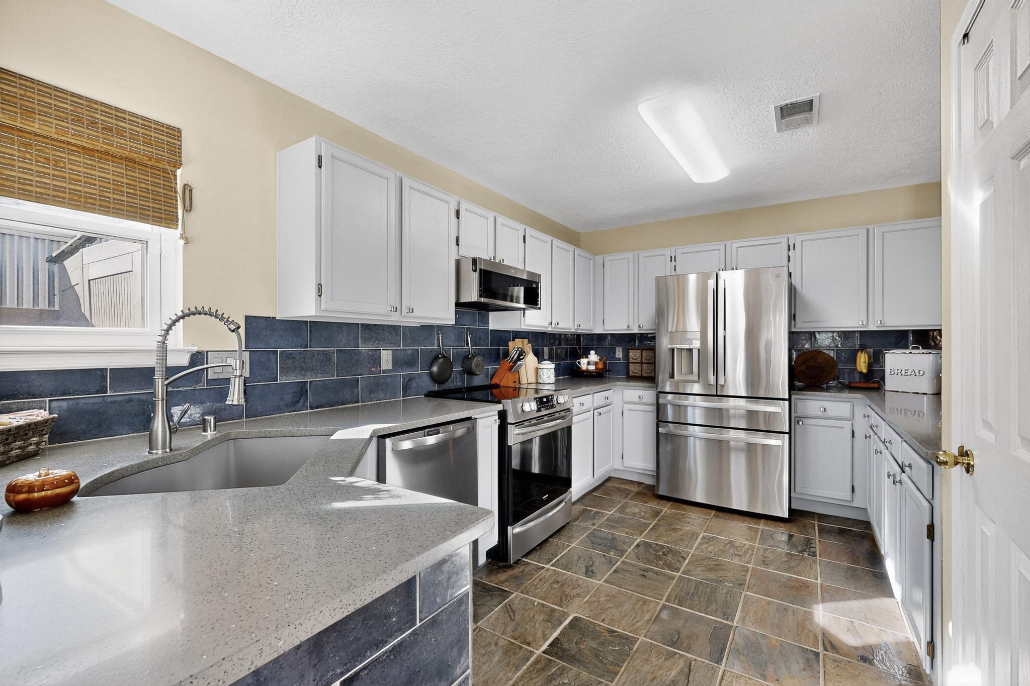 6604 Tierra Vista Avenue NW