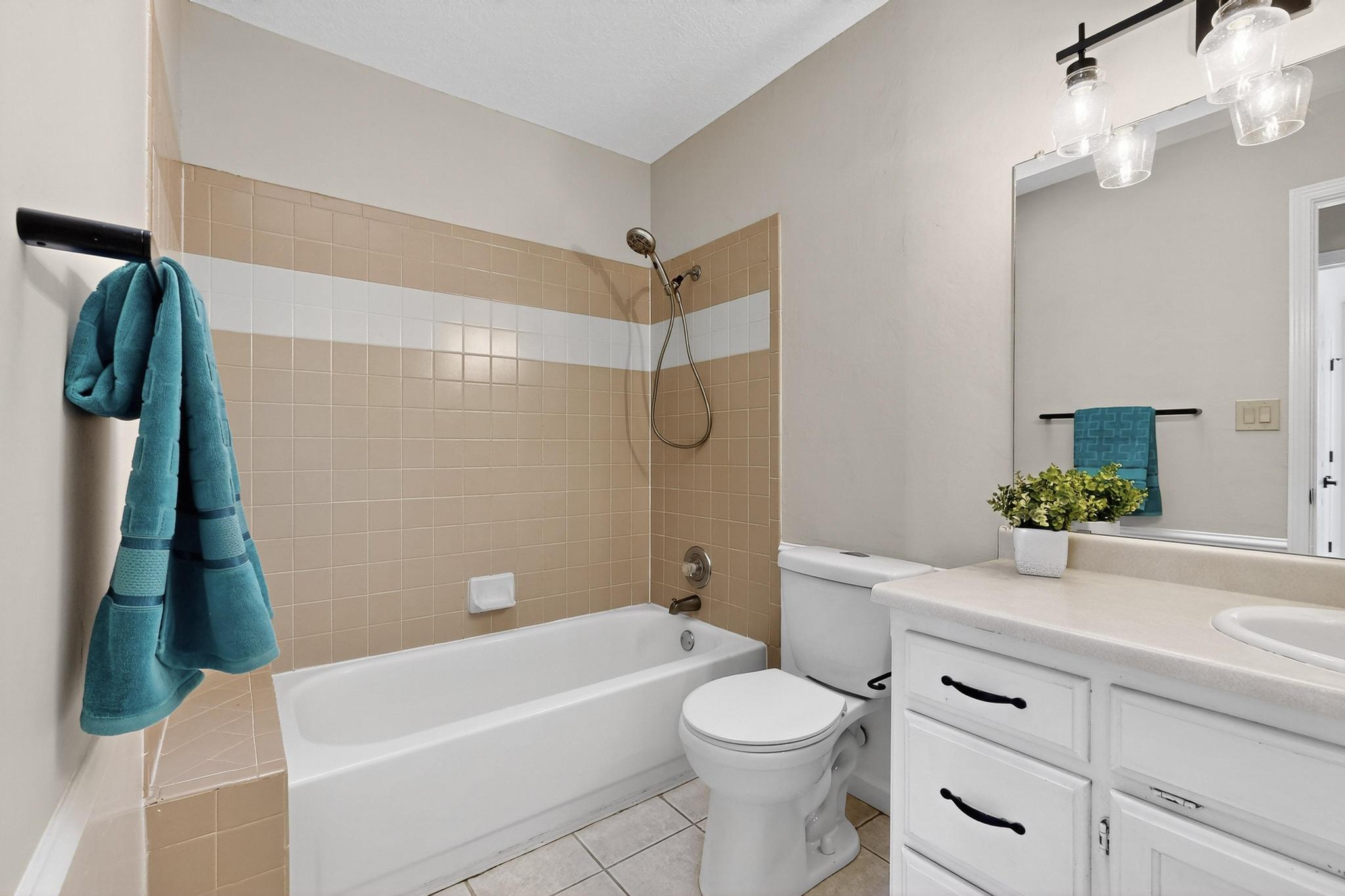 4612 Lobelia Road NW