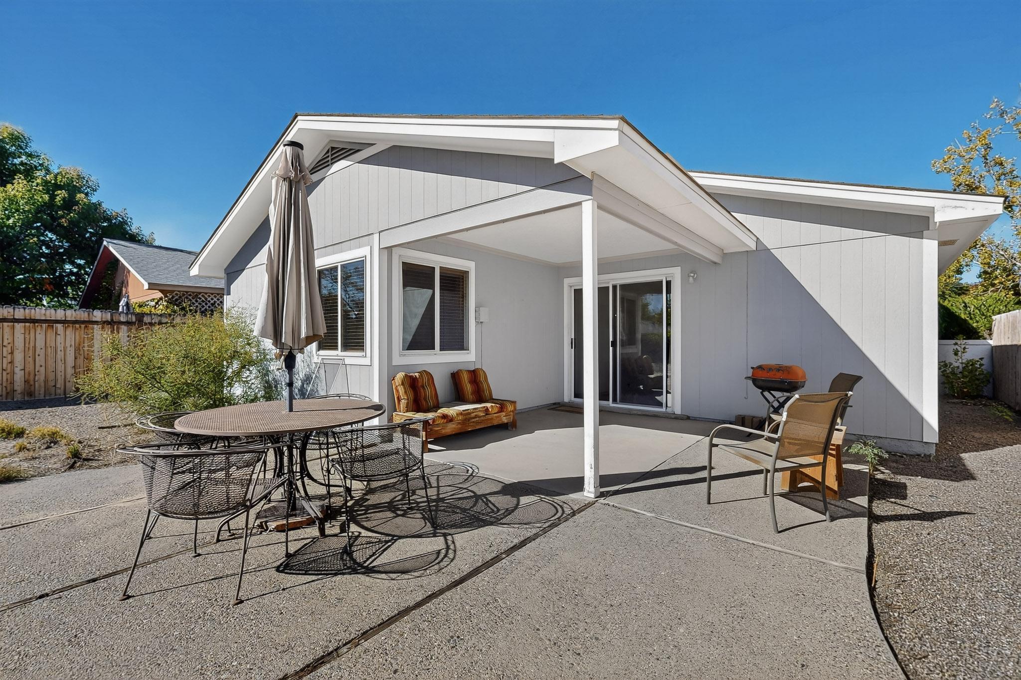 924 Perry Meadows Drive NE