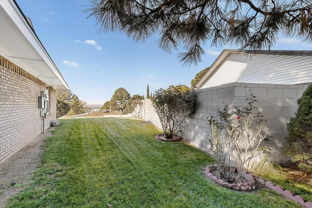 3041 Casa Del Norte Drive NE