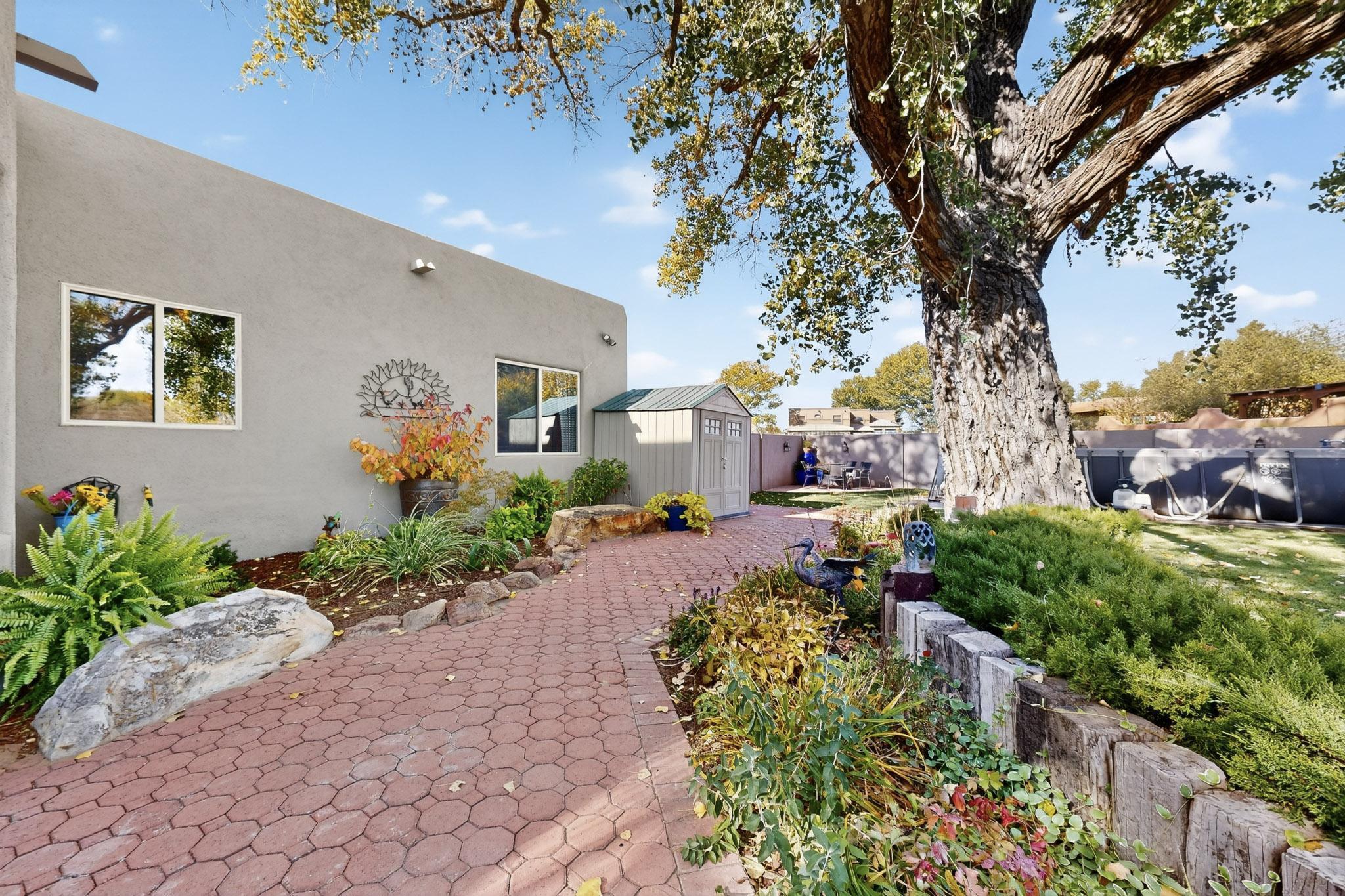 2609 Pajarito Meadows Road SW