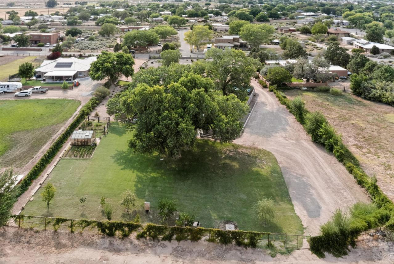 2609 Pajarito Meadows Road SW