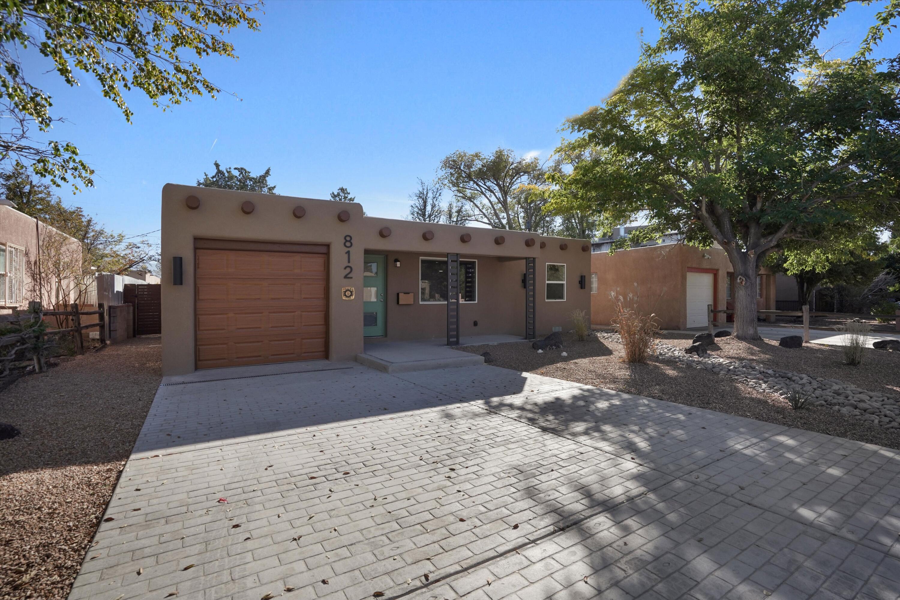 812 Valencia Drive NE