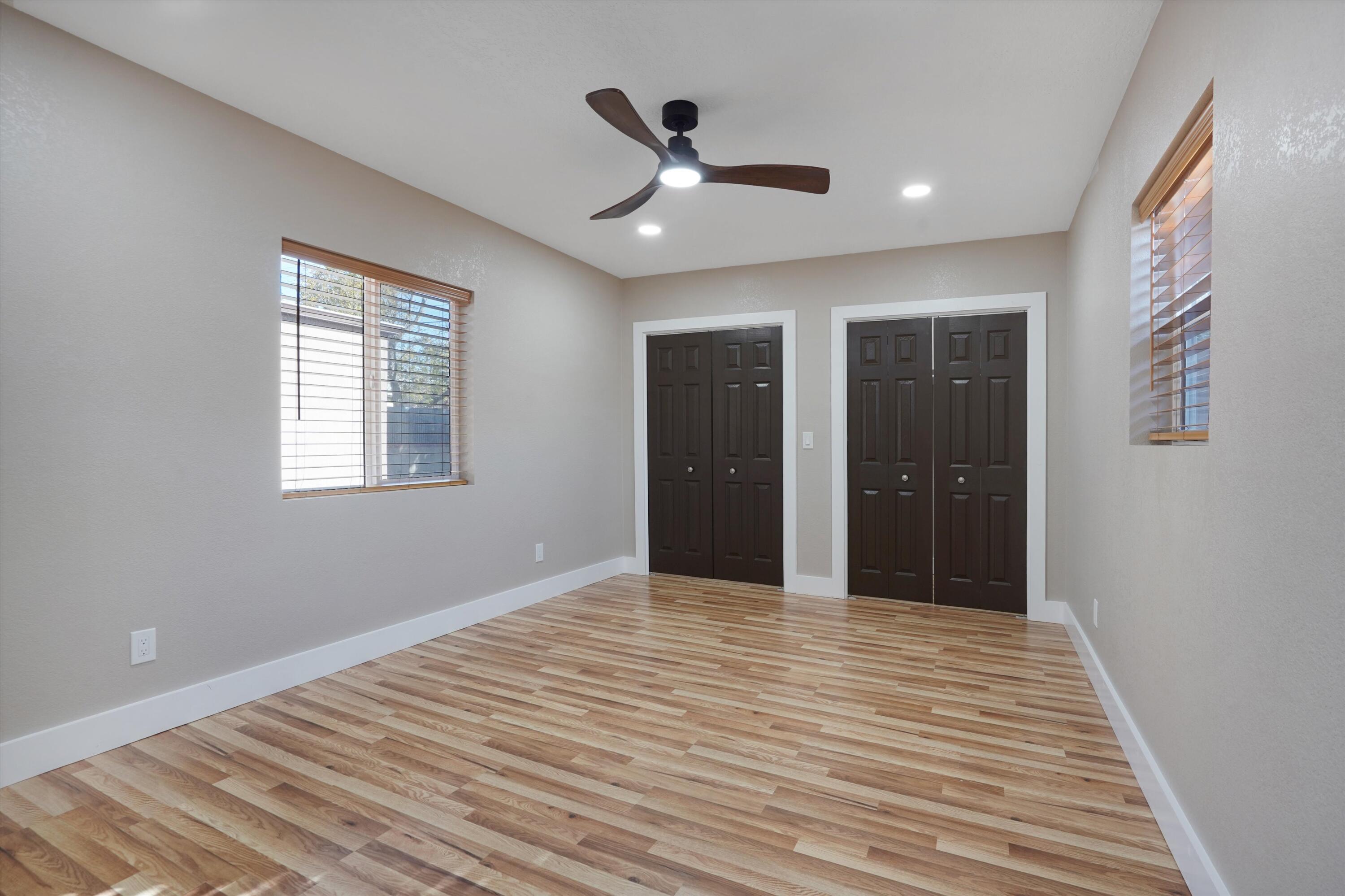 812 Valencia Drive NE