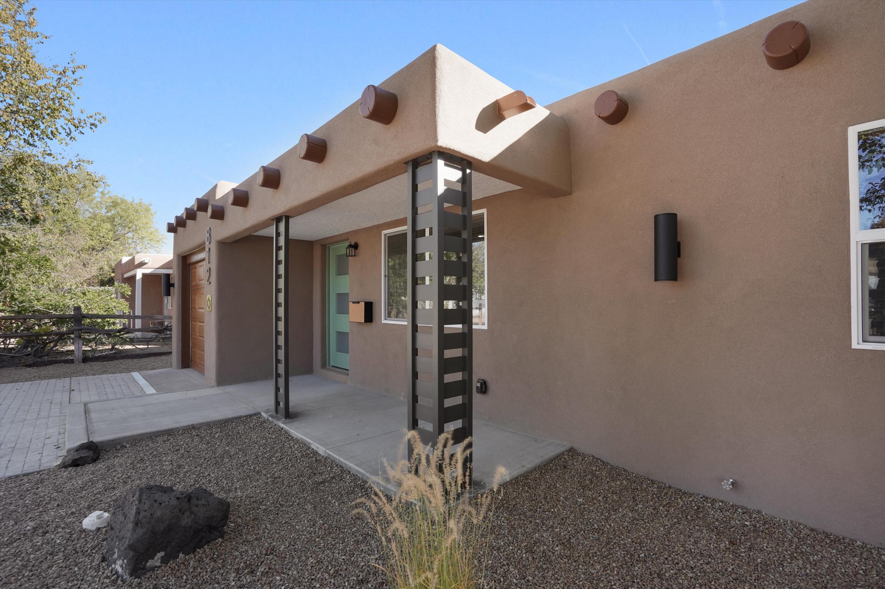 812 Valencia Drive NE