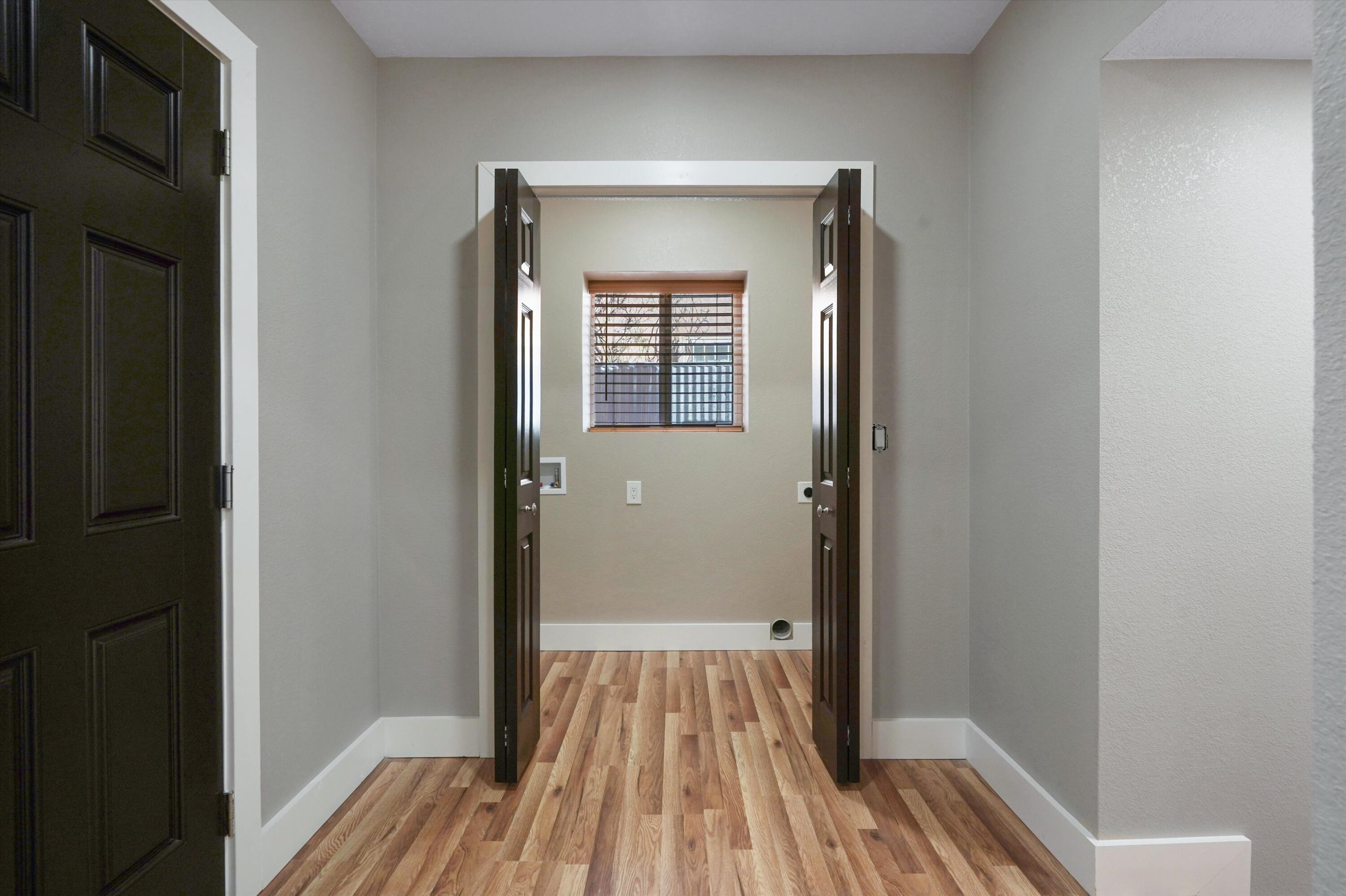 812 Valencia Drive NE