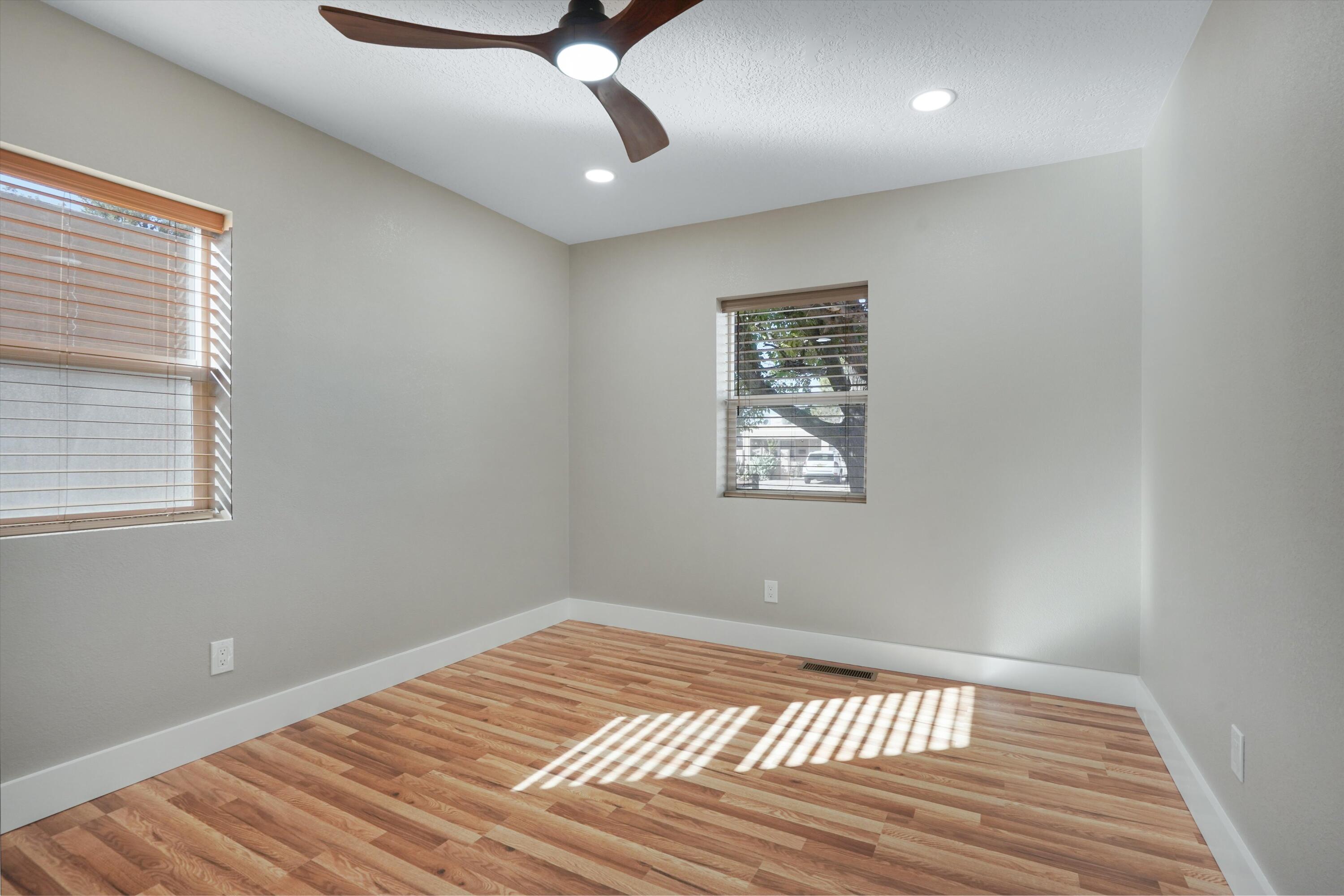 812 Valencia Drive NE