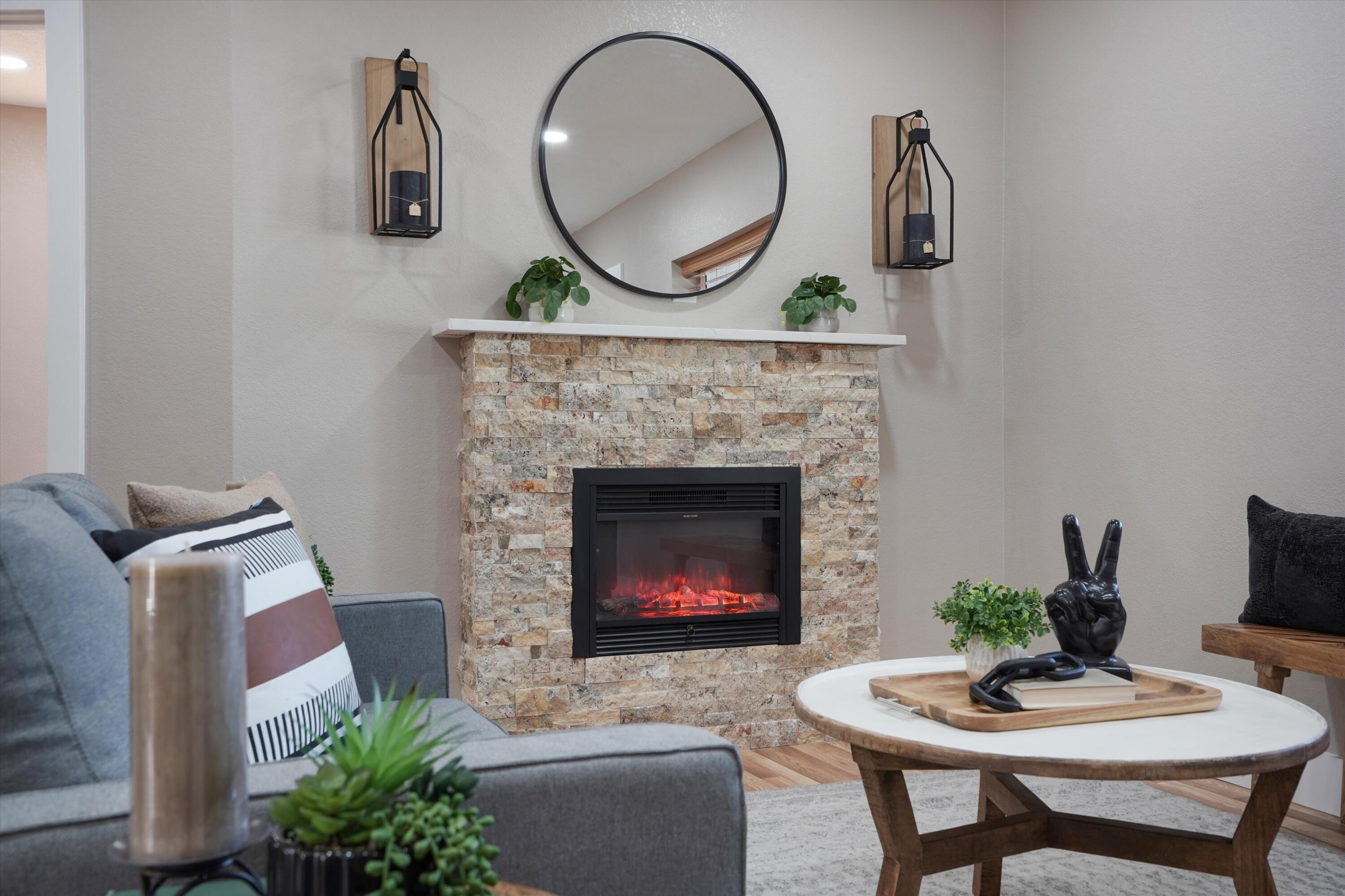 812 Valencia Drive NE