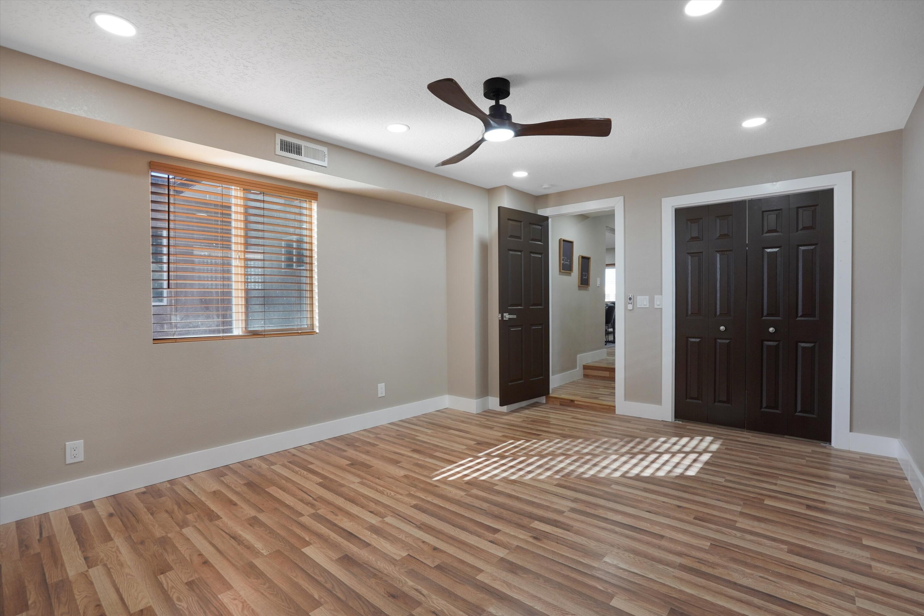 812 Valencia Drive NE