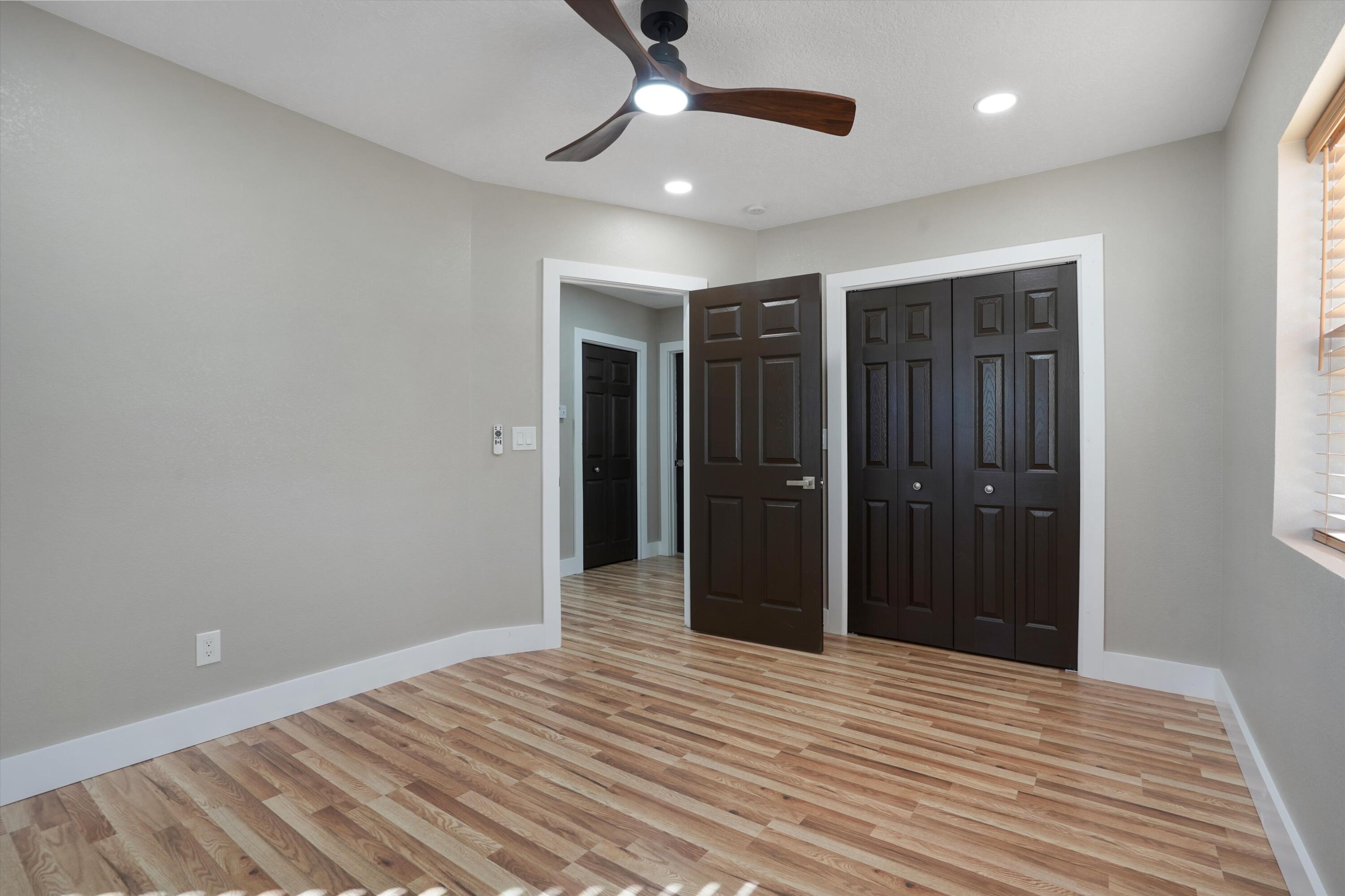 812 Valencia Drive NE