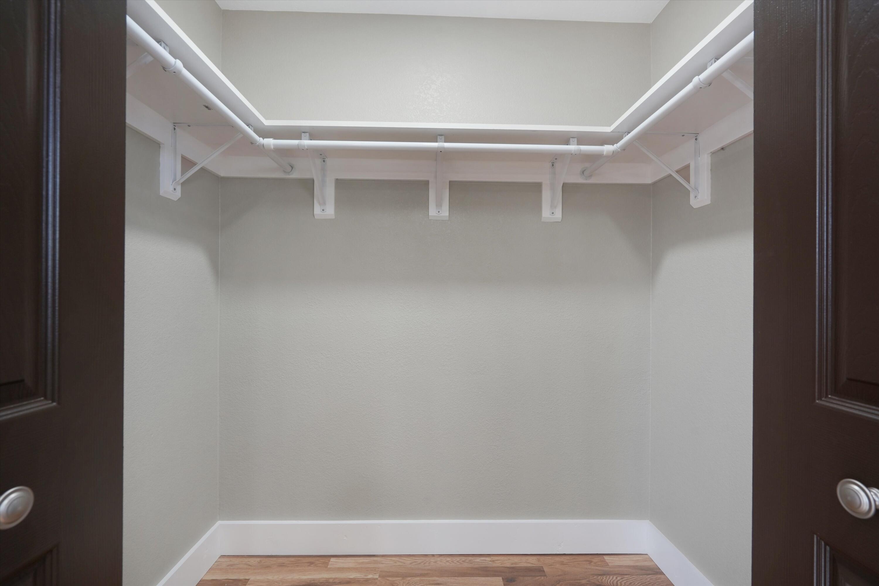 812 Valencia Drive NE