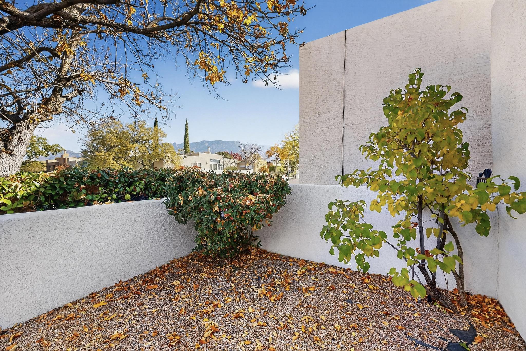 8320 Parrot Run Road NE