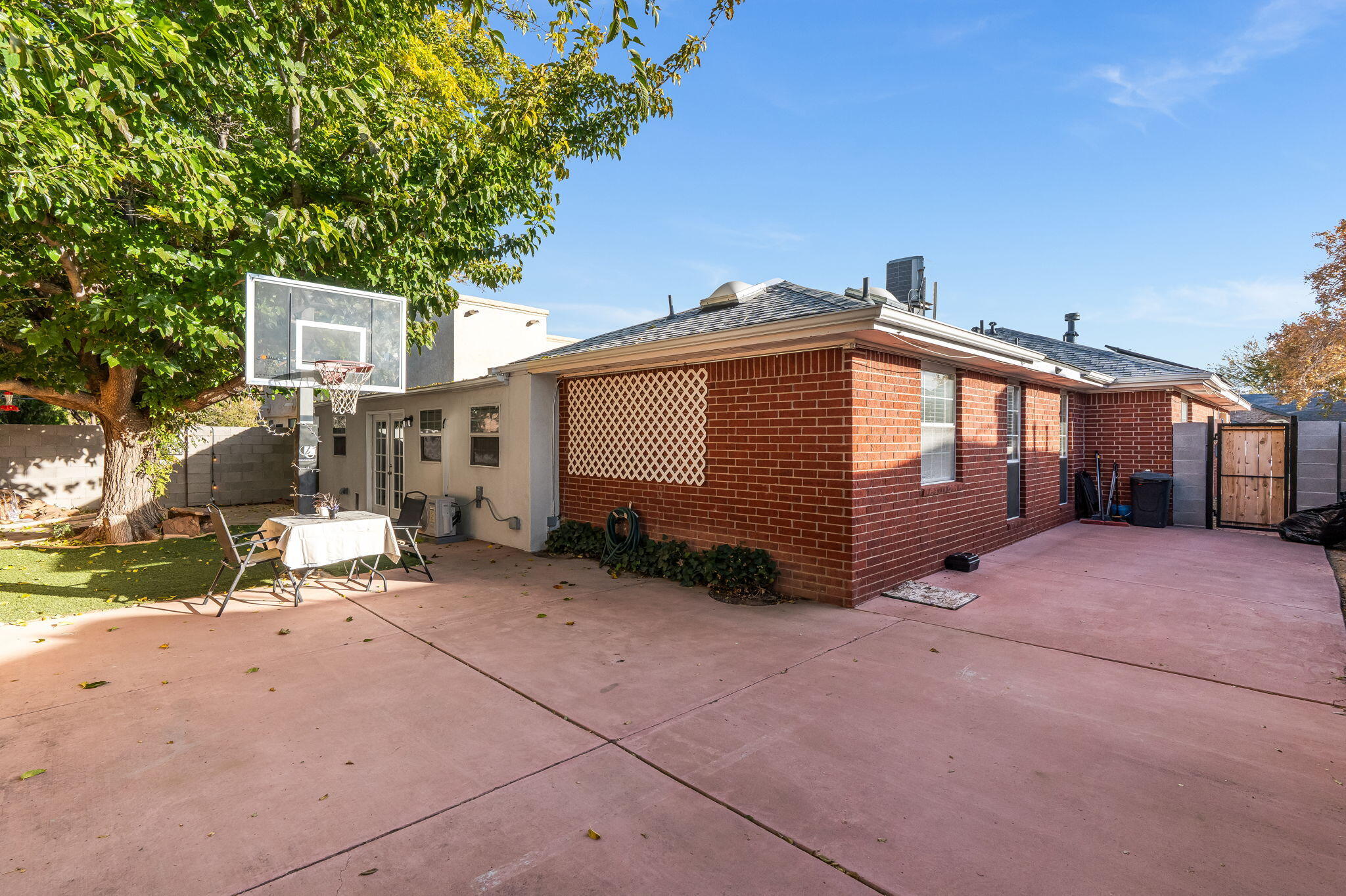 4615 Lobelia Road NW