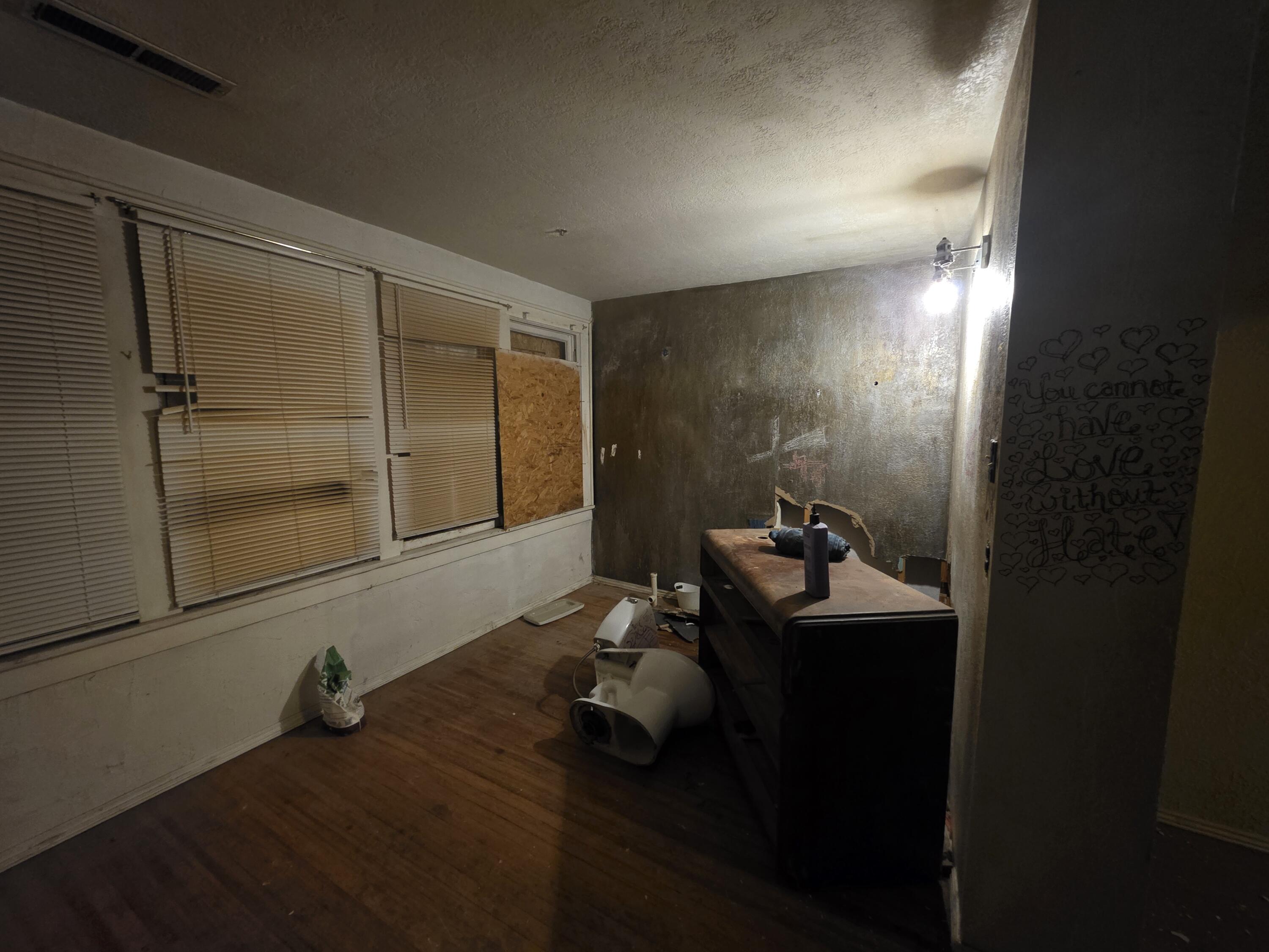 233 Maxine Street NE