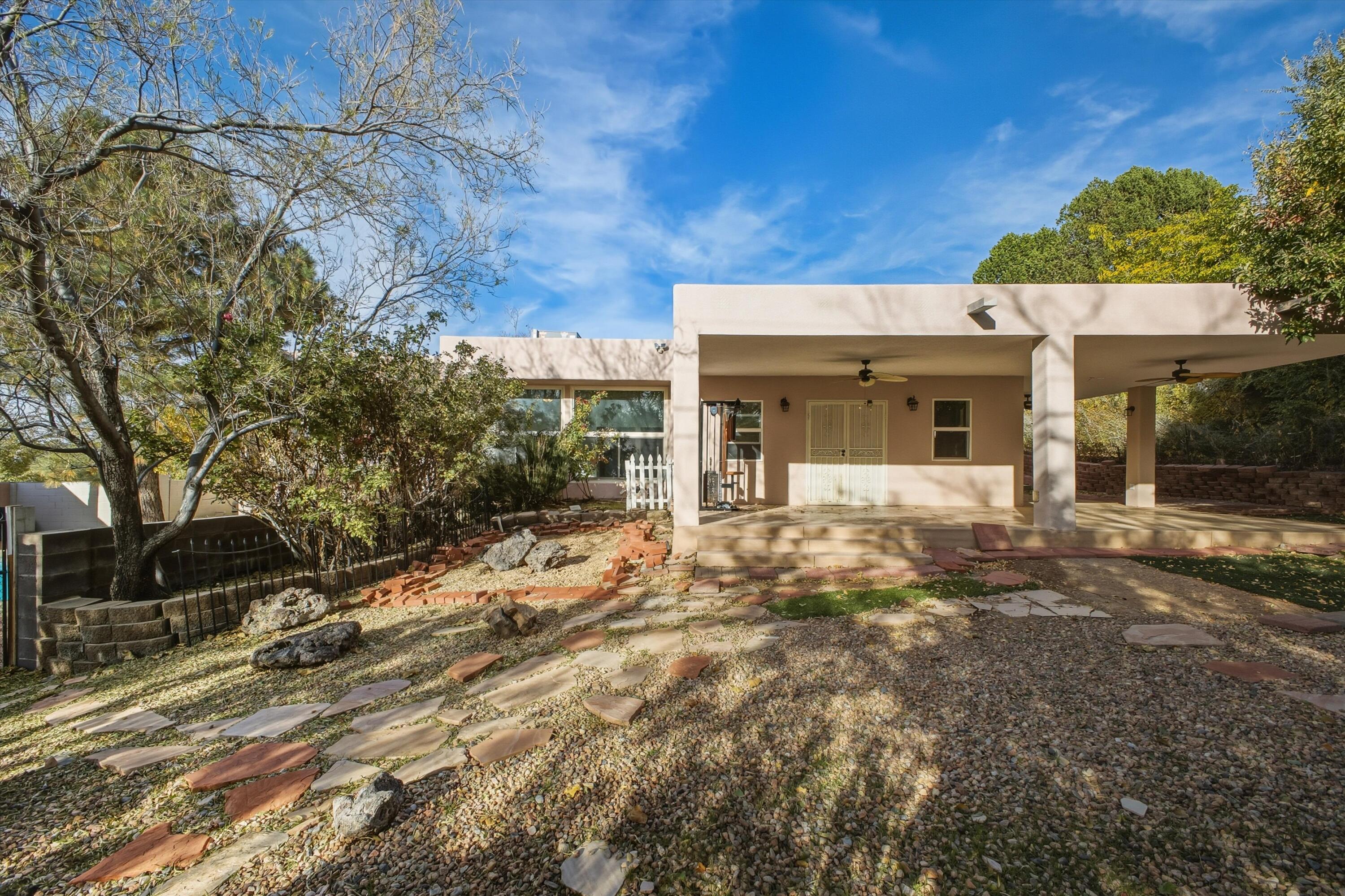 720 Lamp Post Circle SE