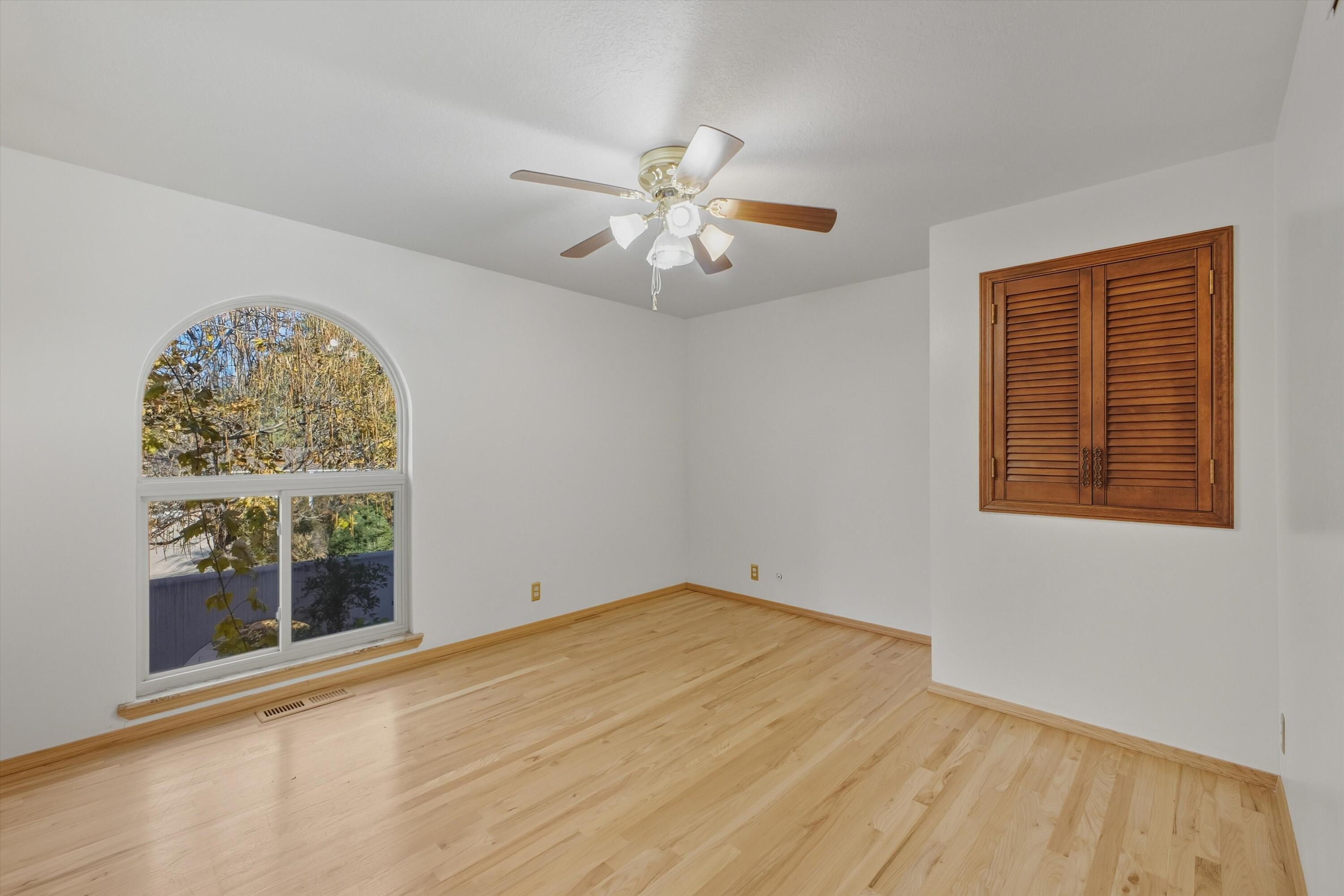 720 Lamp Post Circle SE