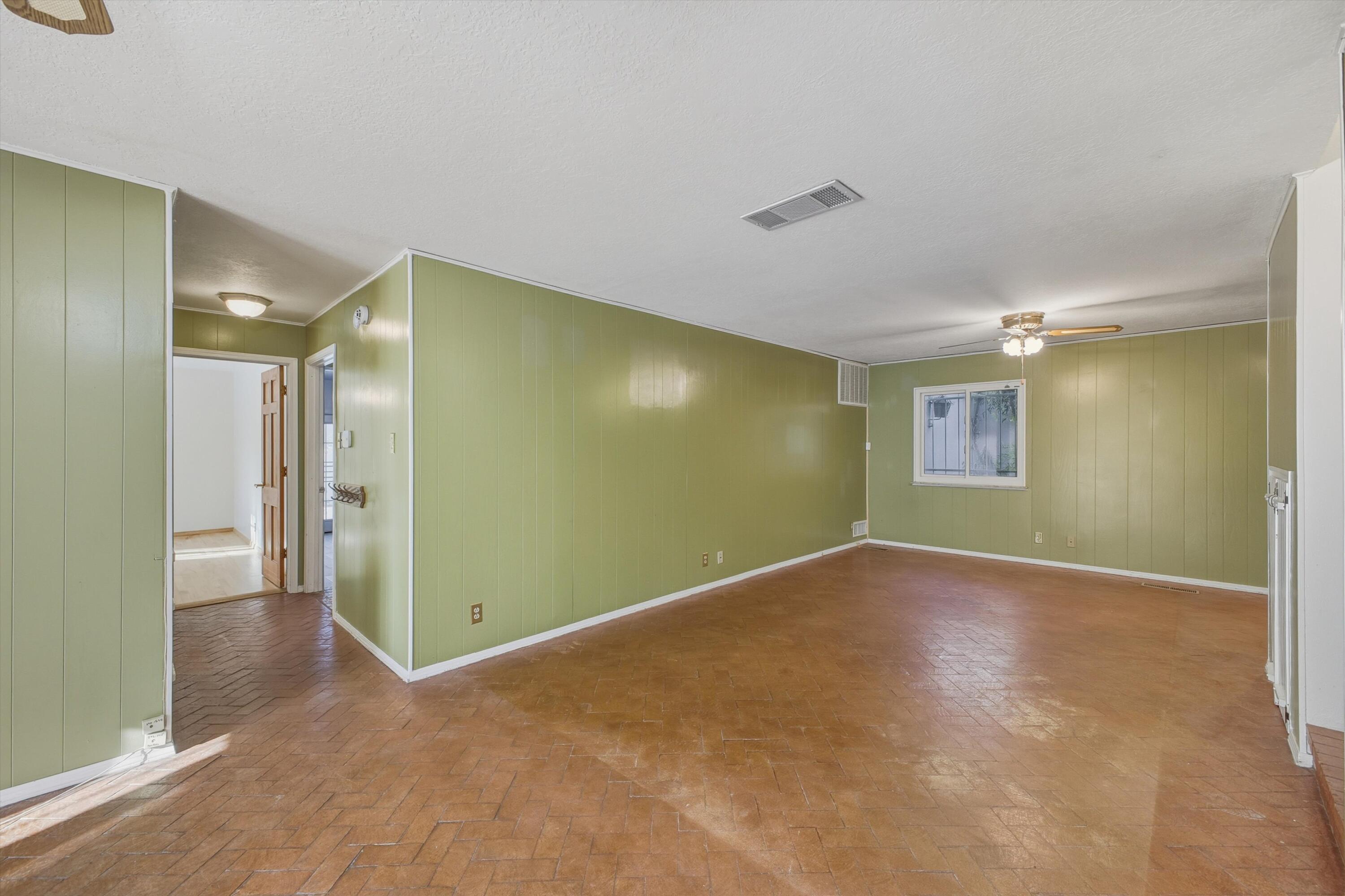 720 Lamp Post Circle SE