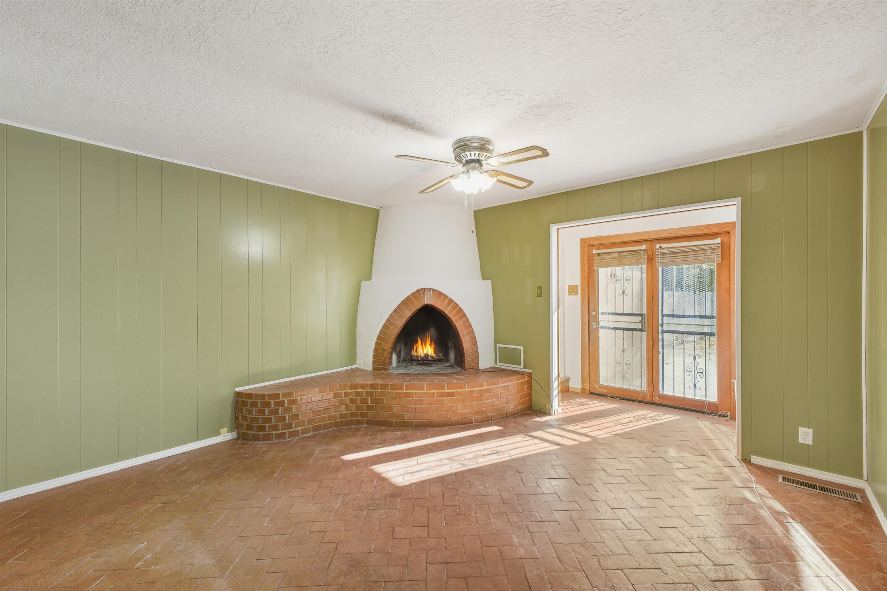 720 Lamp Post Circle SE