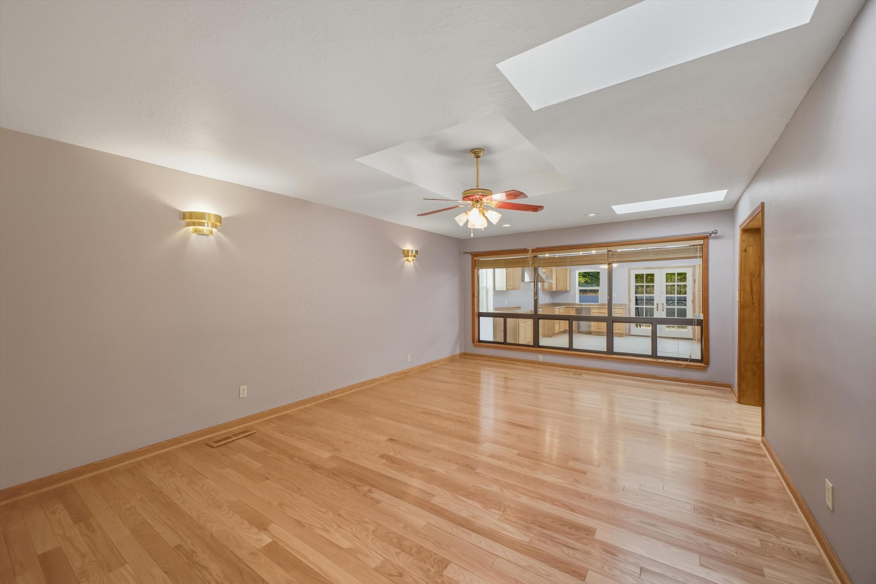 720 Lamp Post Circle SE