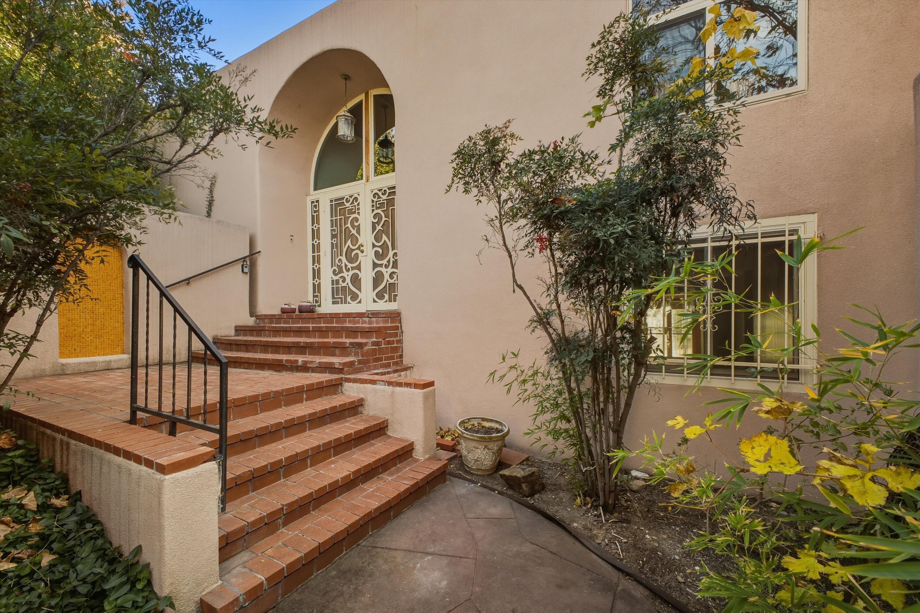 720 Lamp Post Circle SE