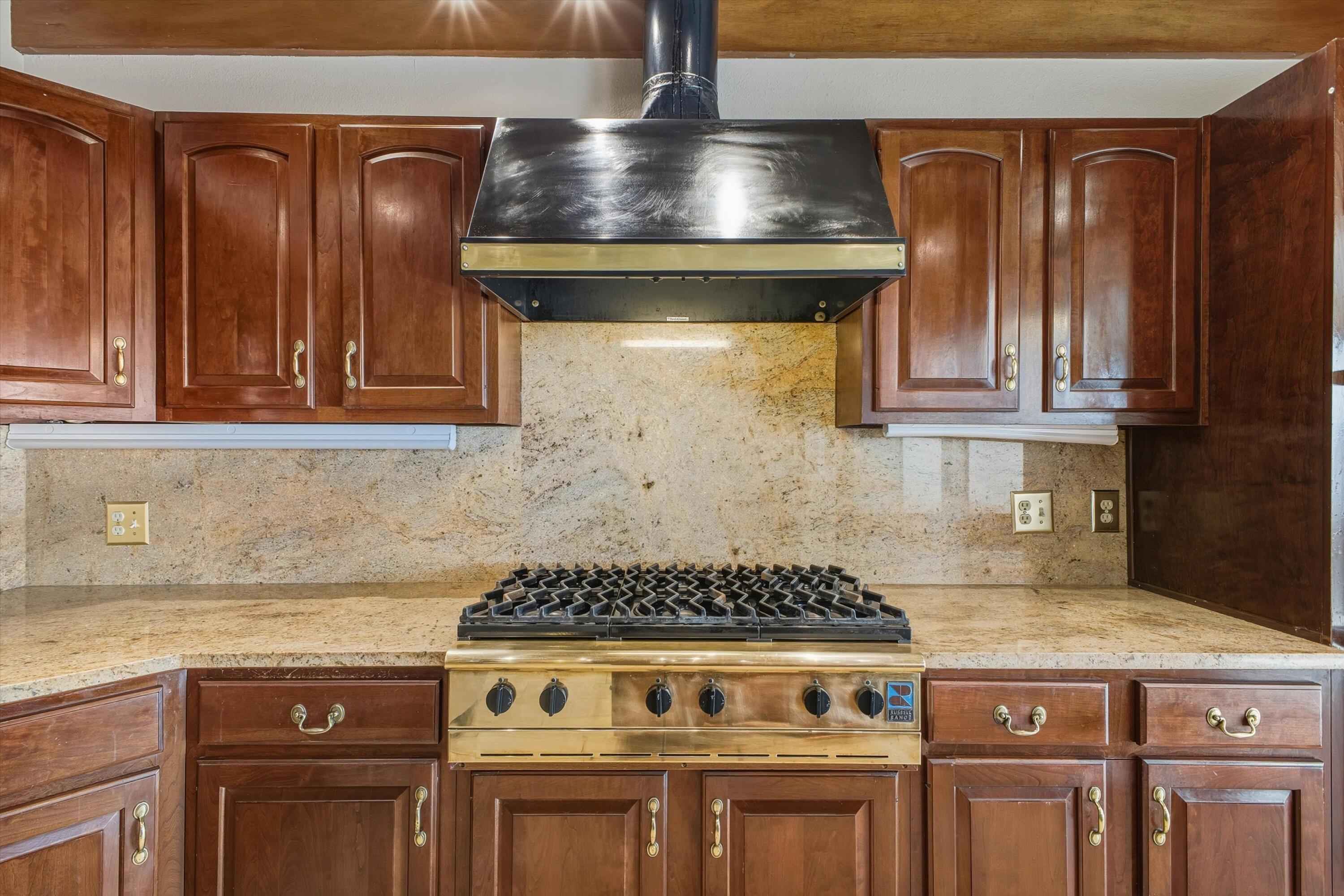 720 Lamp Post Circle SE