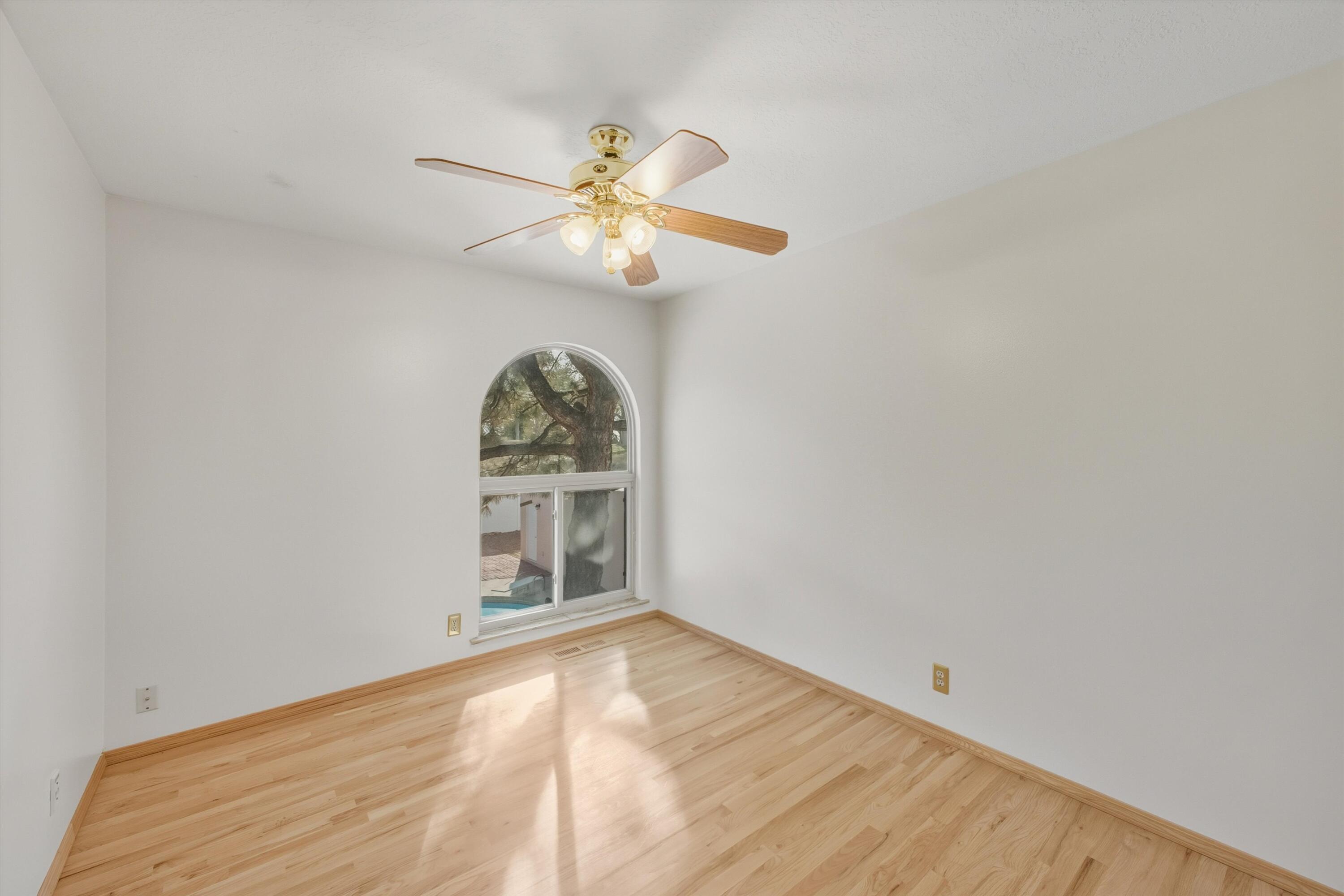 720 Lamp Post Circle SE