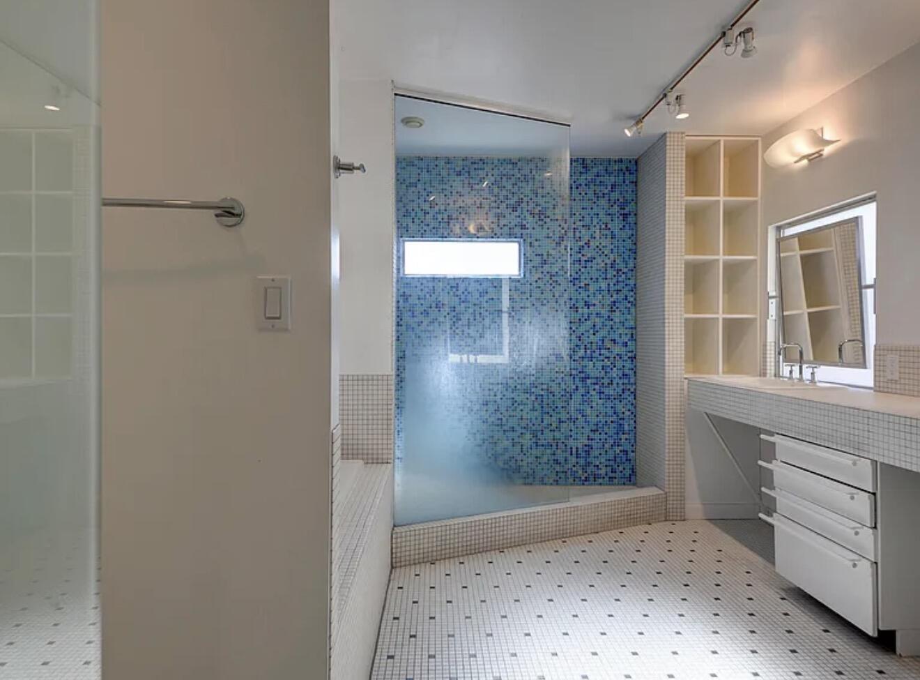 2920 Santa Clara Avenue SE