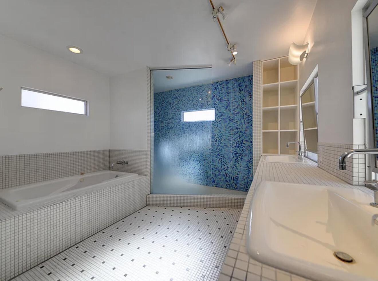 2920 Santa Clara Avenue SE