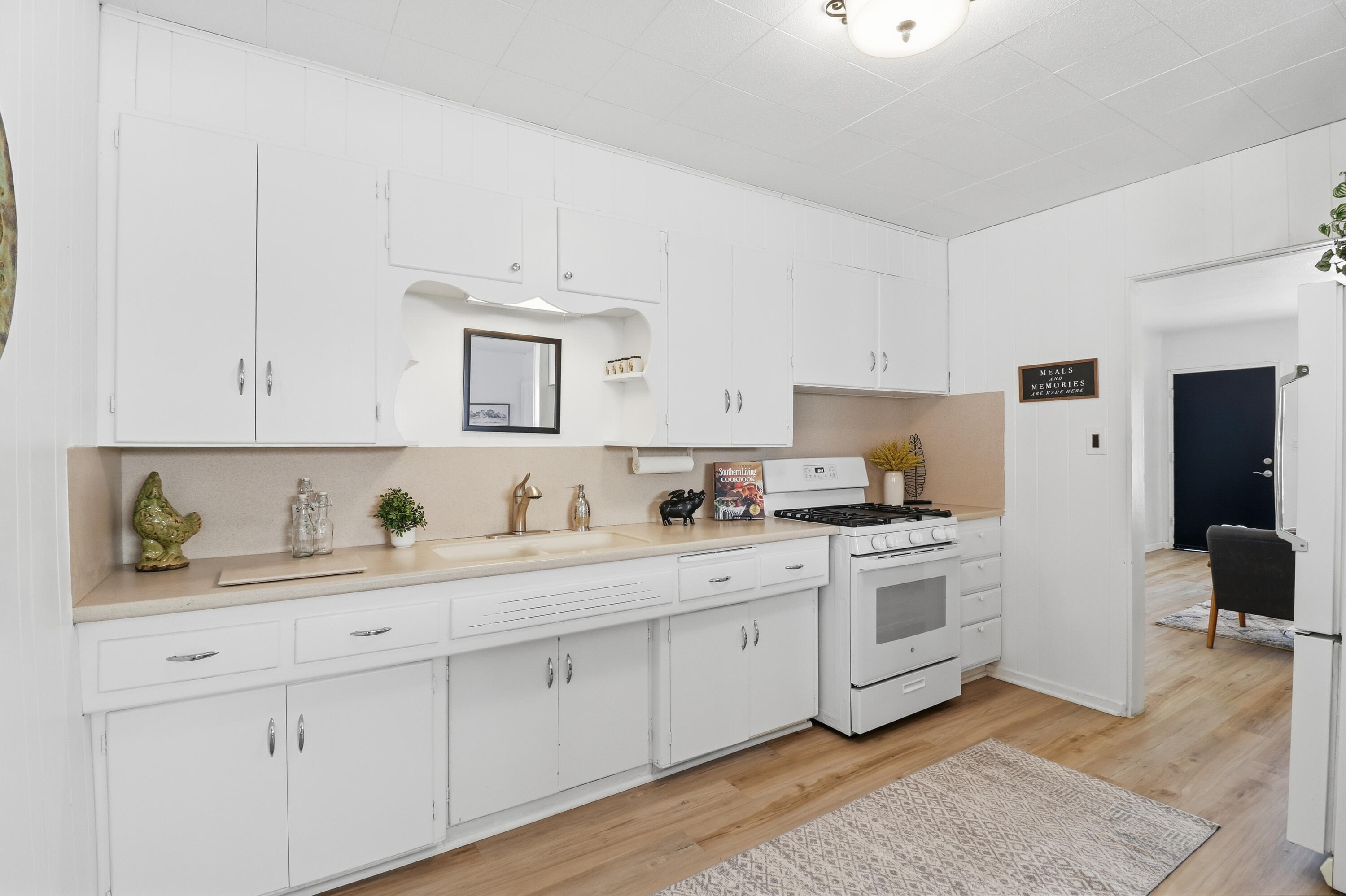 1320 Stanford Drive NE