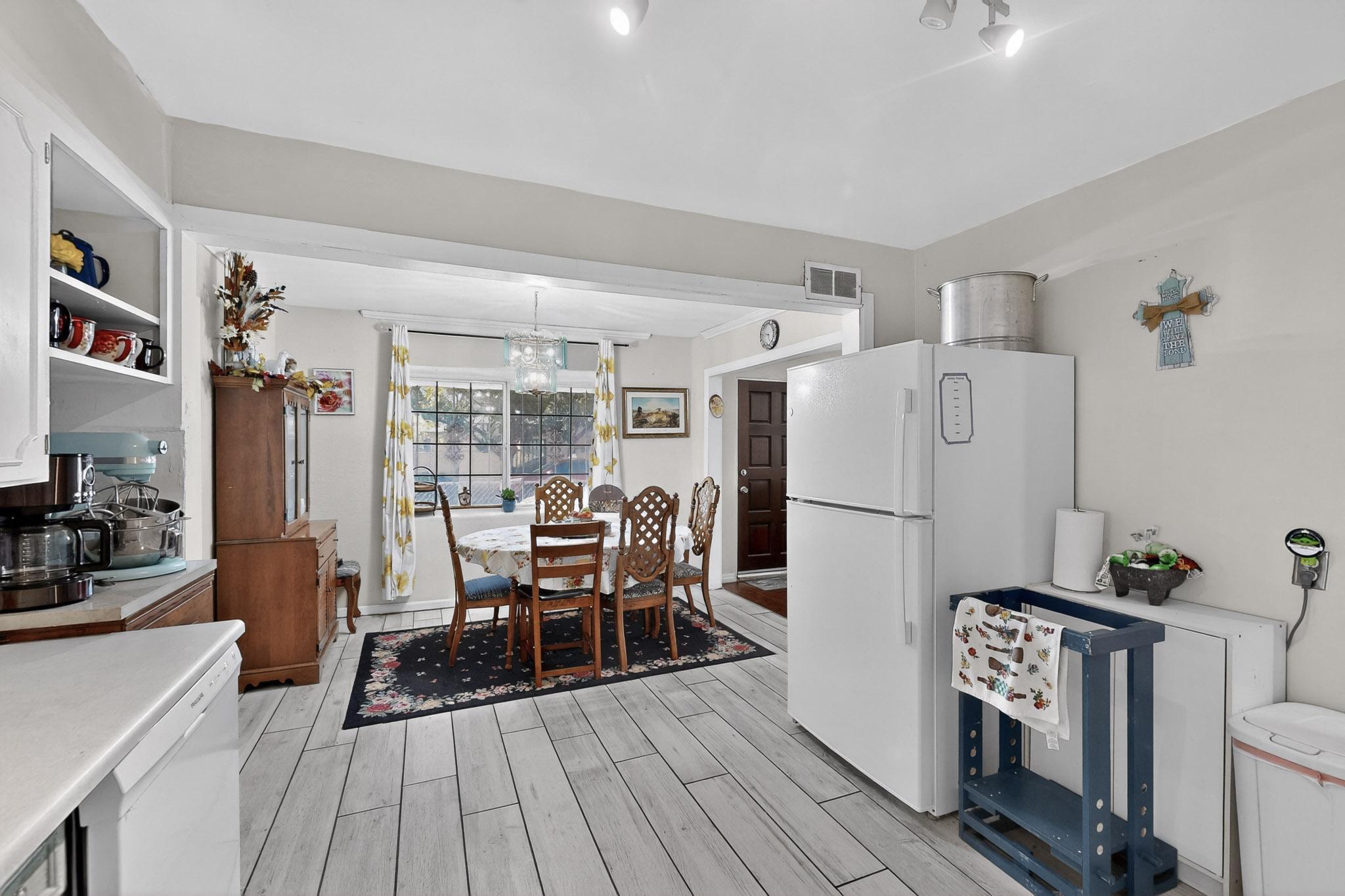 821 WHITING Road SW