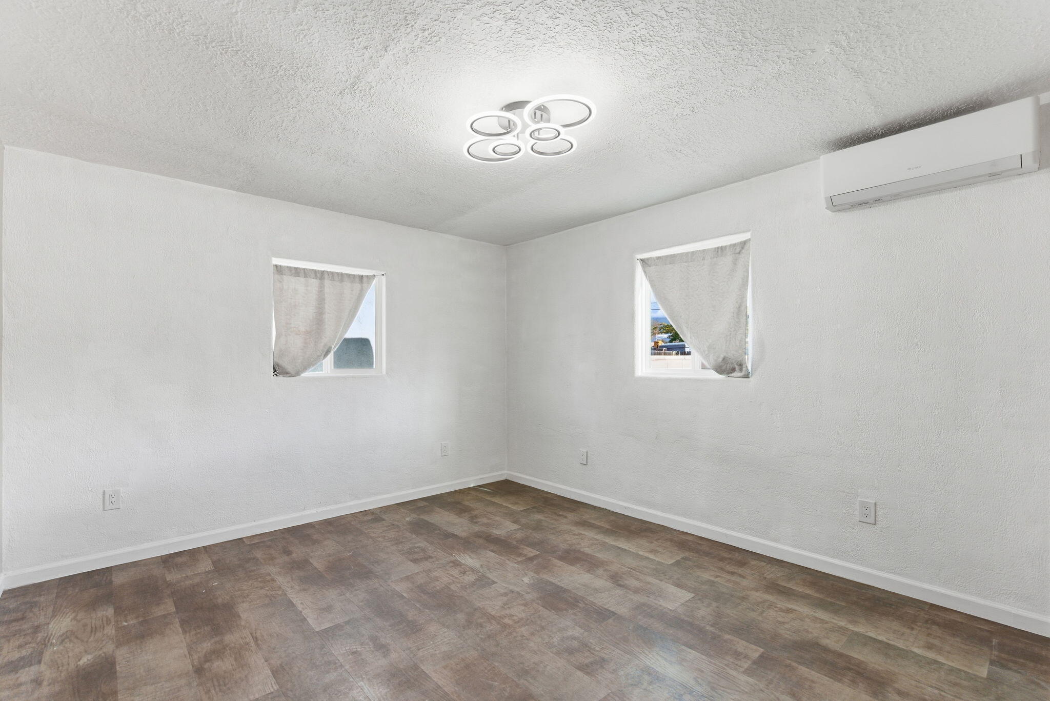 2938 Washington Street NE