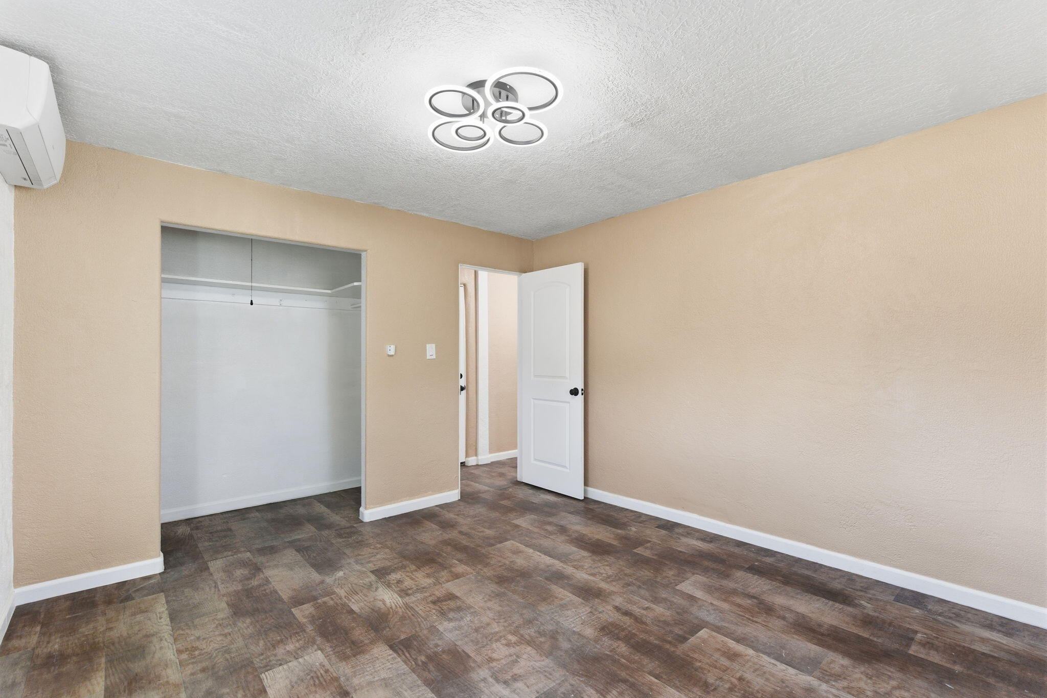 2938 Washington Street NE