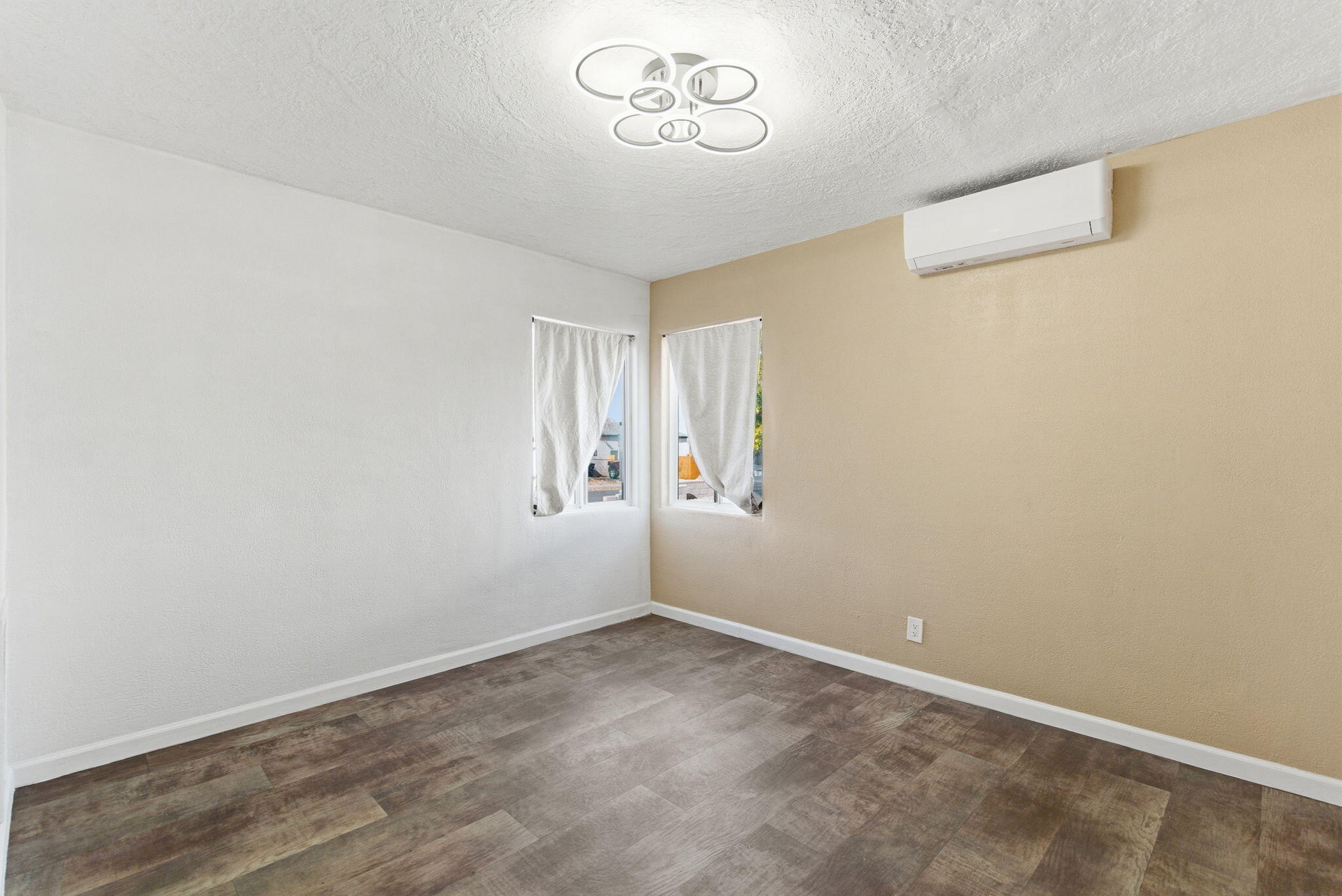 2938 Washington Street NE