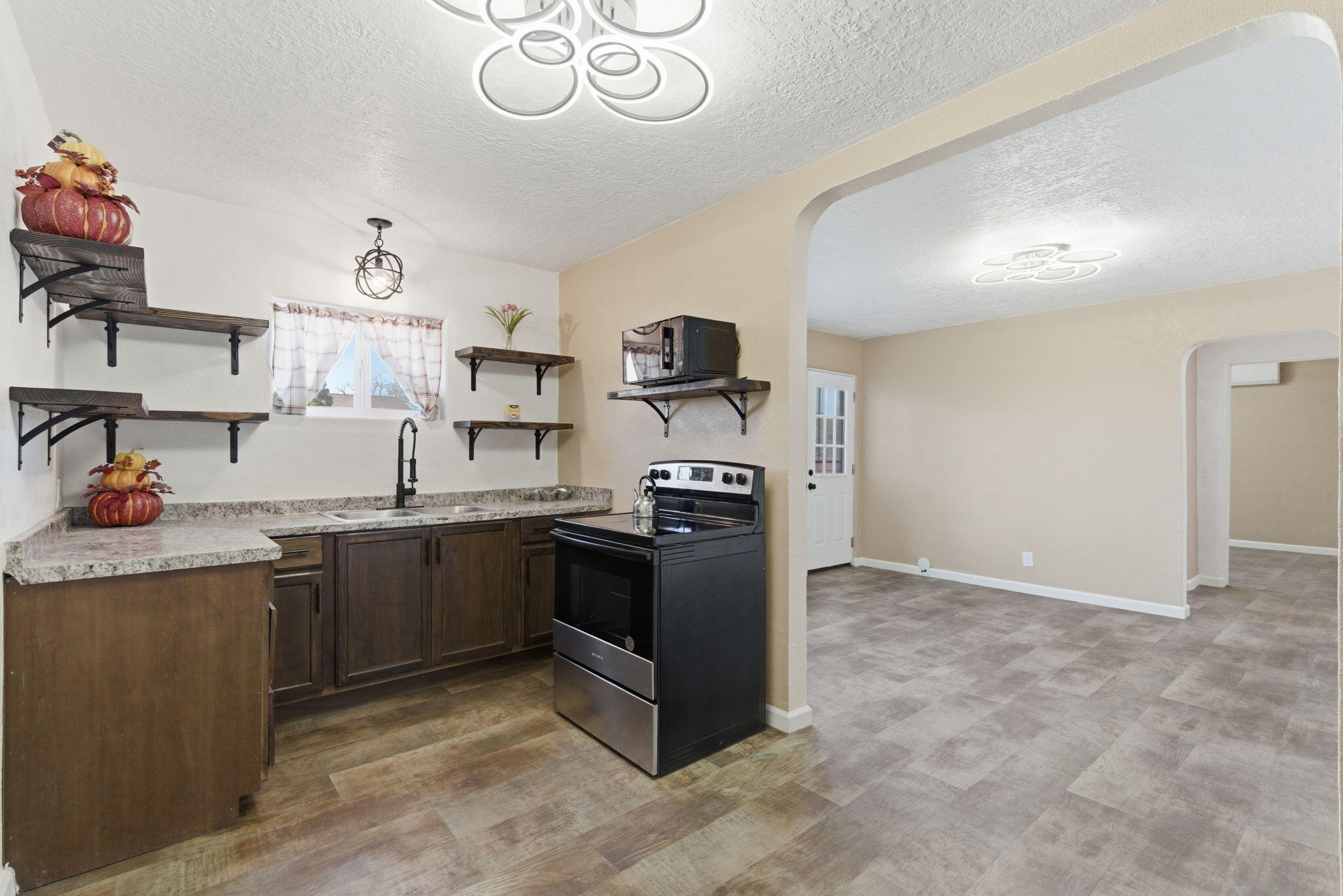 2938 Washington Street NE